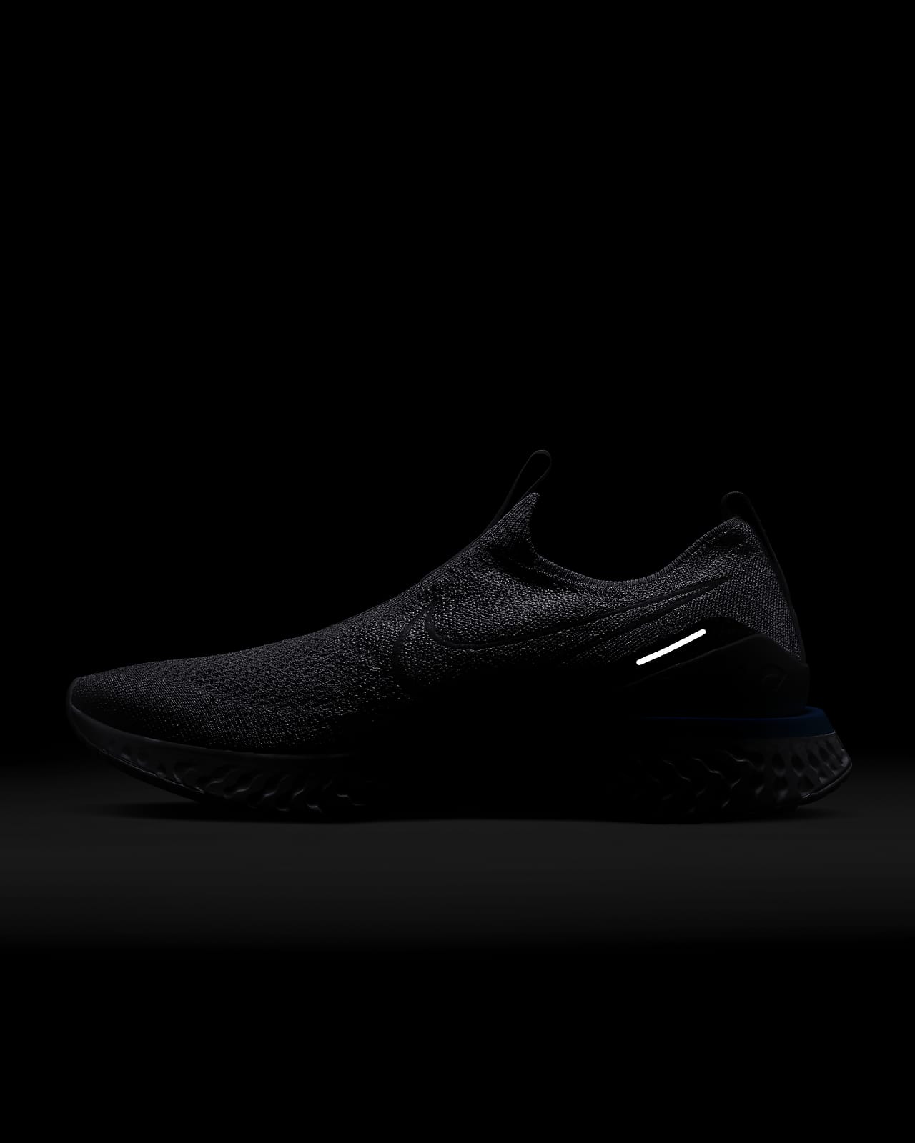 Nike Epic Phantom React Flyknit 男款跑鞋。Nike TW