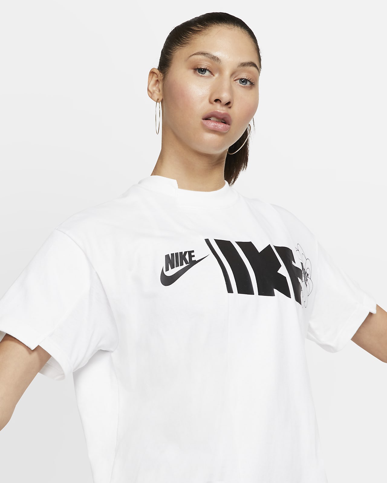 sacai x NIKE サカイ ナイキ バック プリーツ Tシャツ 出色 - トップス