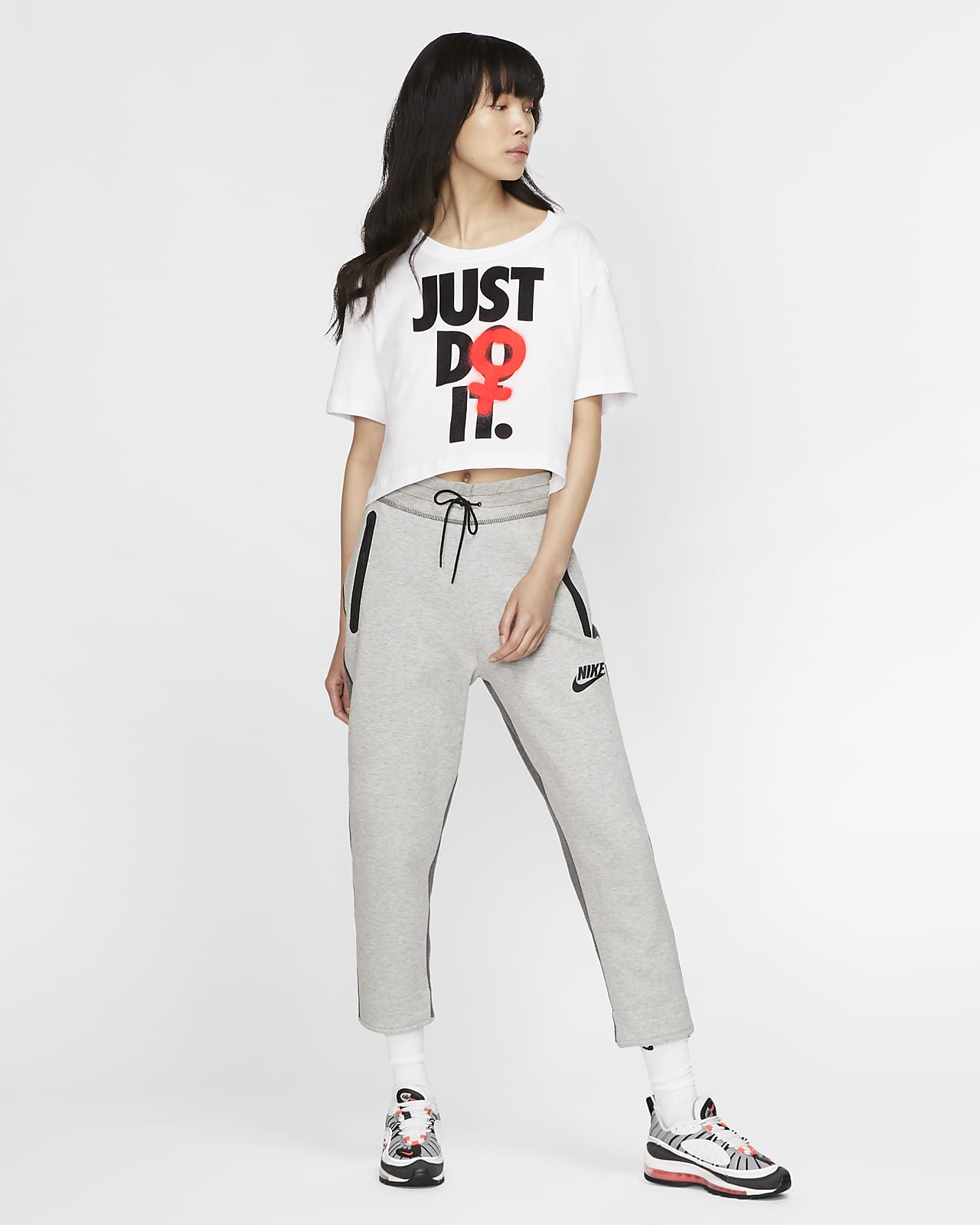 Nike Sportswear kort T skjorte til dame. Nike NO Ny feminin skjorte overdel i indisk bomull str 36 Small