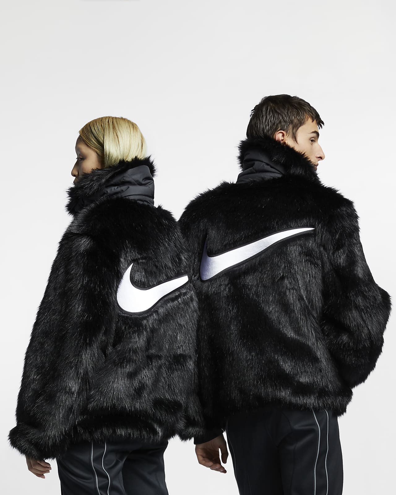 Nike x AMBUSH® 女款雙面人造毛皮外套。Nike TW