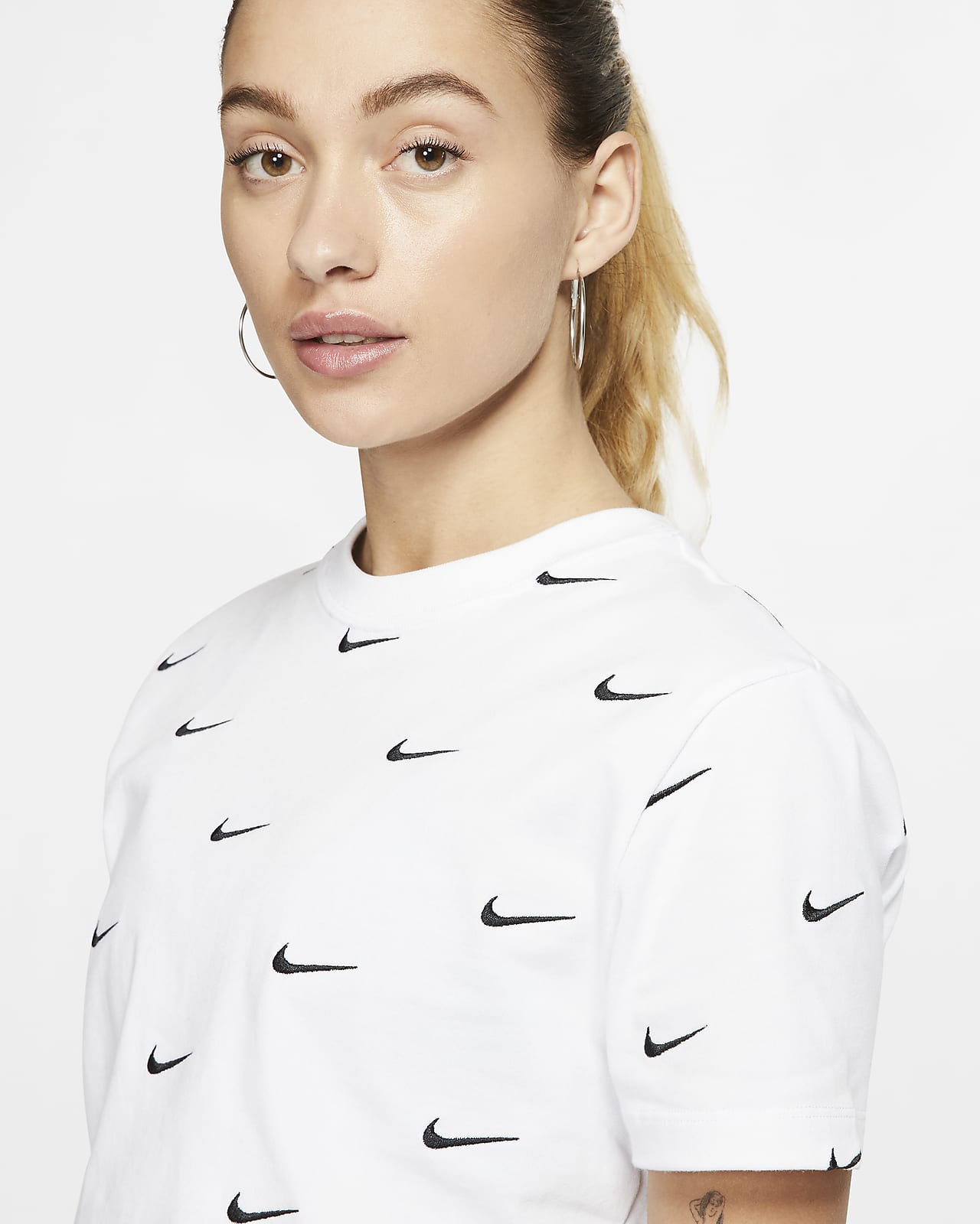 Confirmación Unir cáncer Nike Women's Swoosh Logo T-Shirt. Nike VN