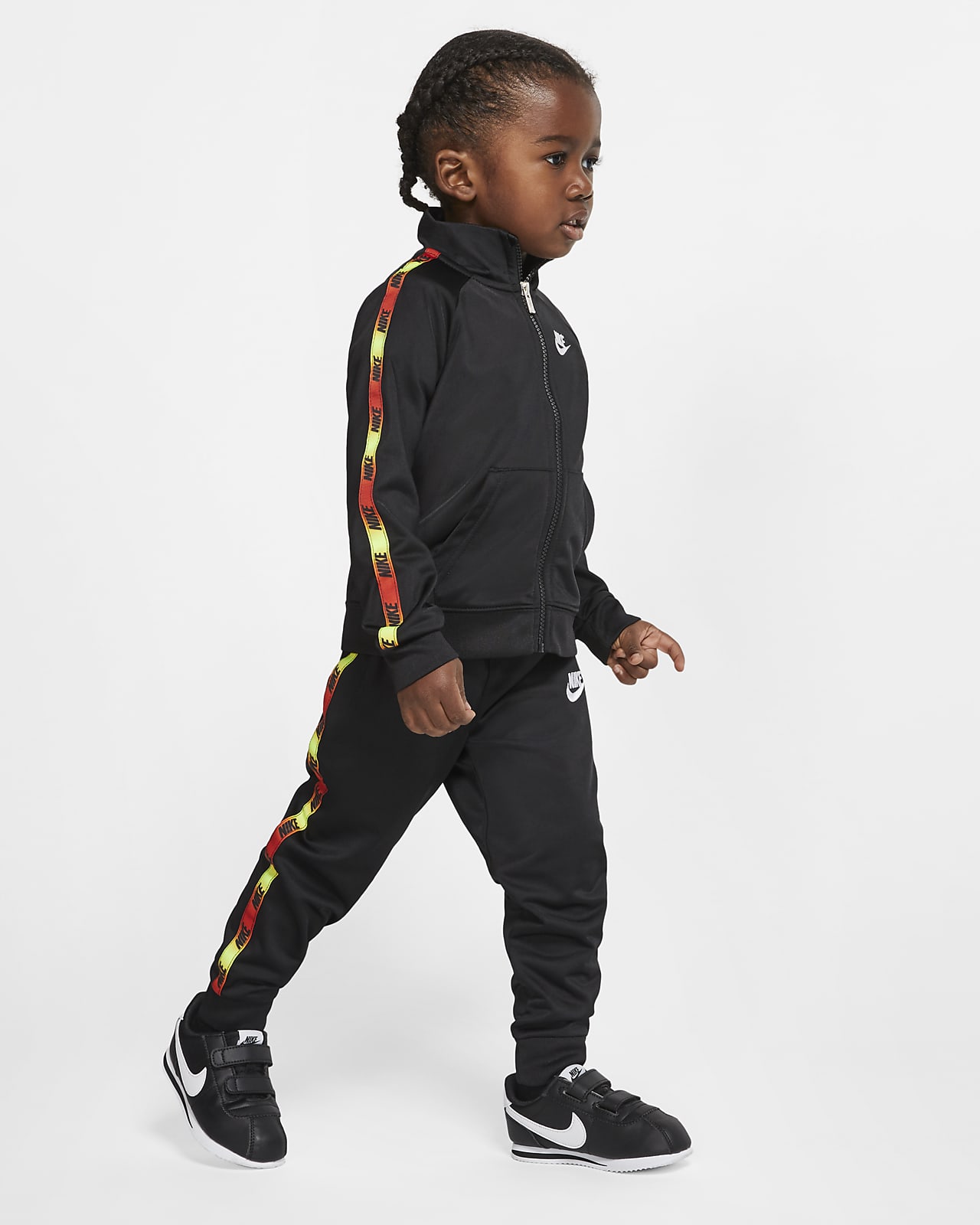 Nike-sæt med jakke og bukser til småbørn. DK
