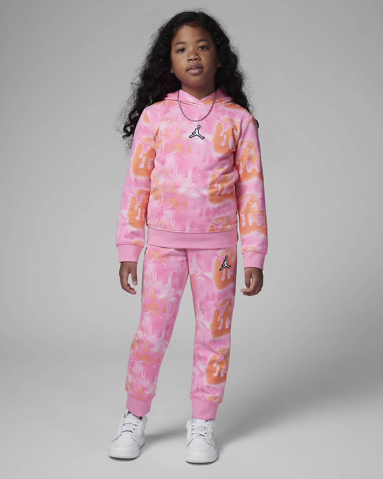 Jordan Essentials-sæt med fleecehættetrøje og -bukser med print til mindre børn