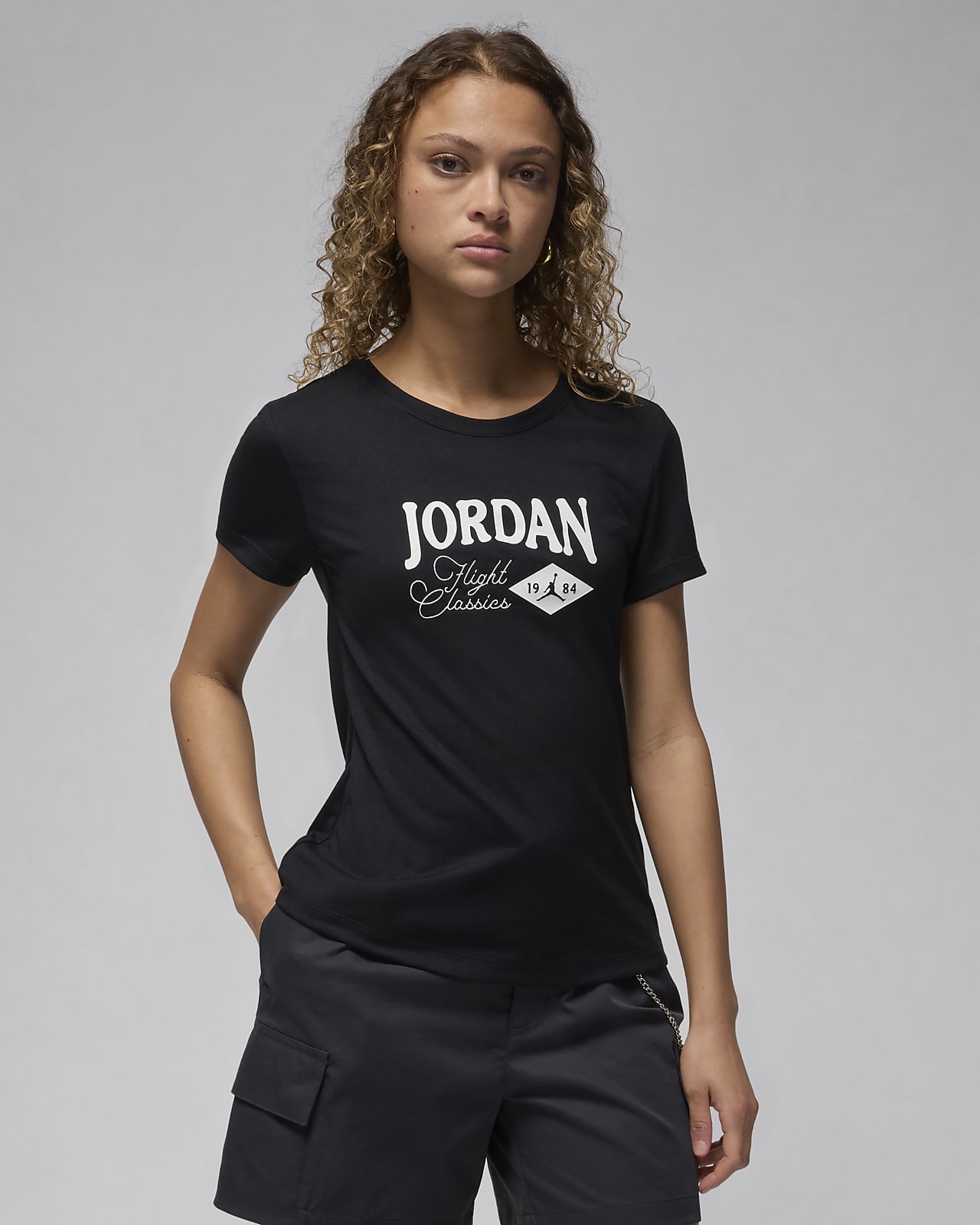 เสื้อยืดทรงเข้ารูปผู้หญิงมีกราฟิก Jordan