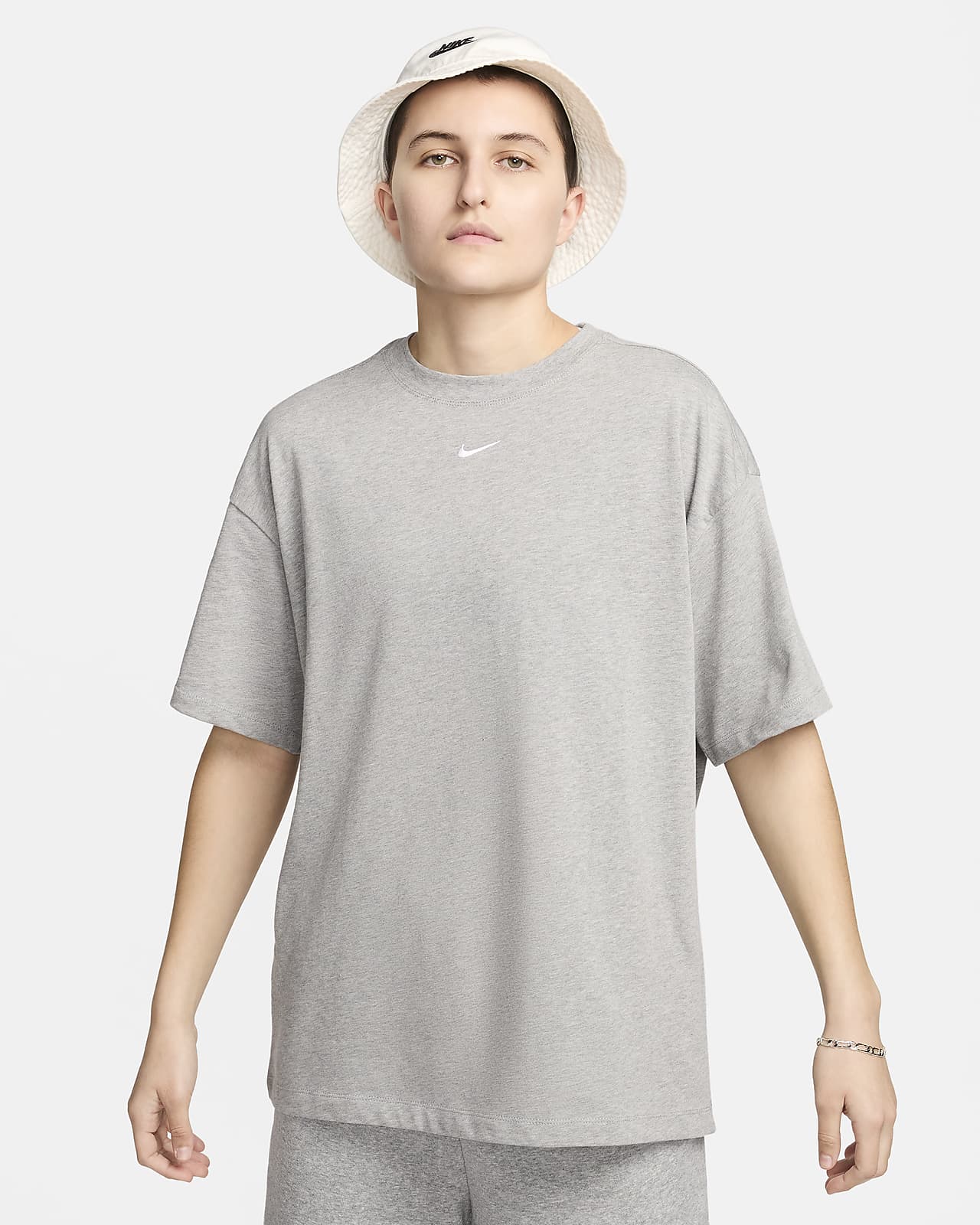 Playera Nike Sportswear Essential oversized para mujer