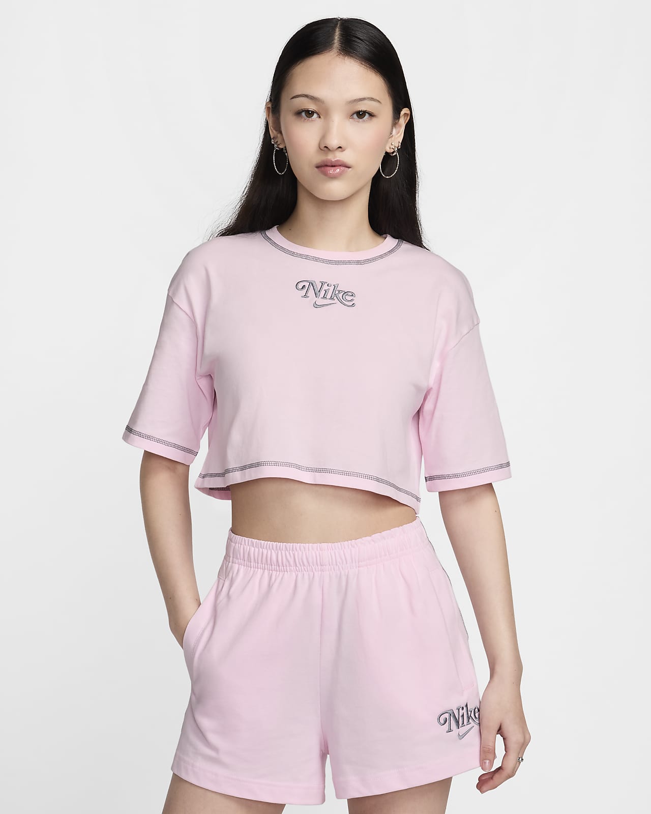 Nike Sportswear Crop Tarzı Kadın Tişörtü