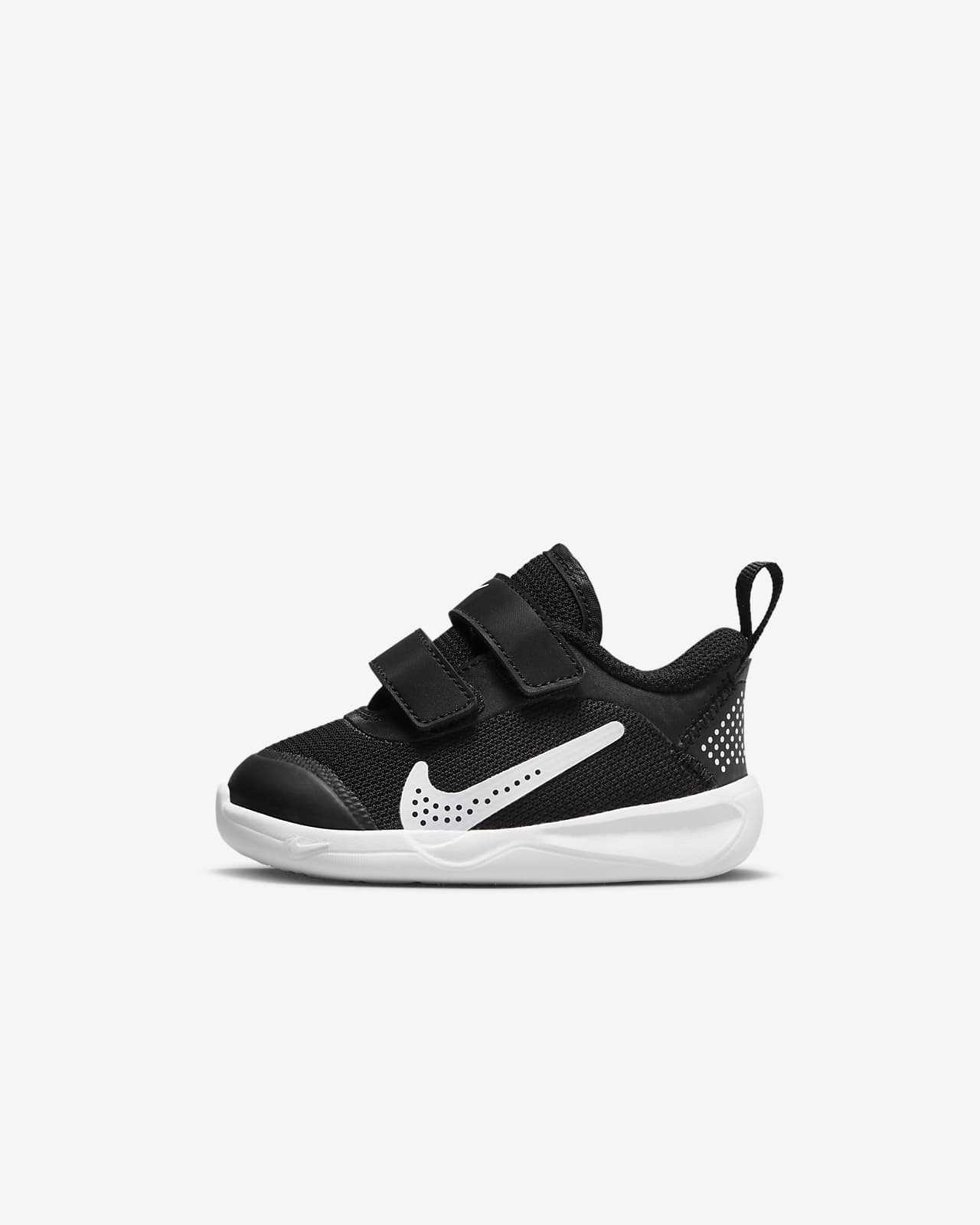 Nike Omni Multi-Court sko til sped-/småbarn