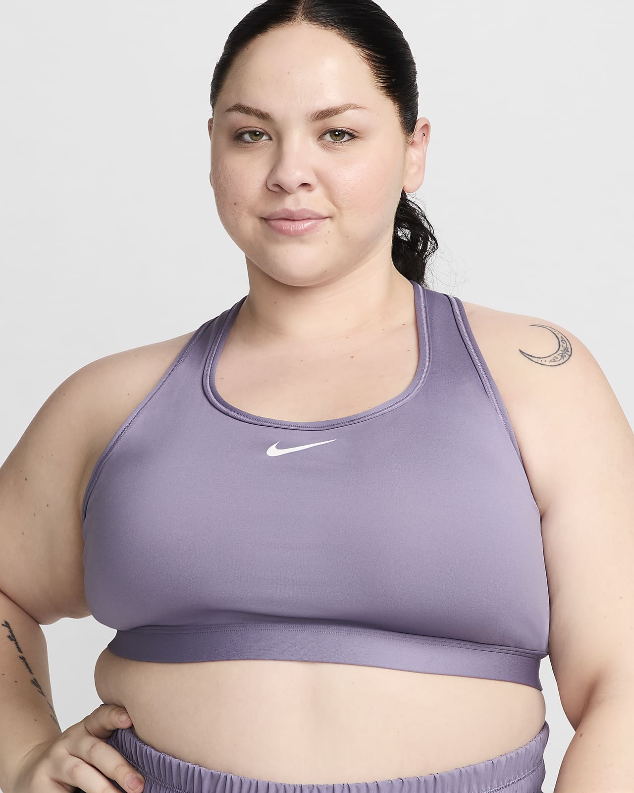 Bra deportivo con almohadillas para mujer (talla grande) Nike Swoosh Medium Support