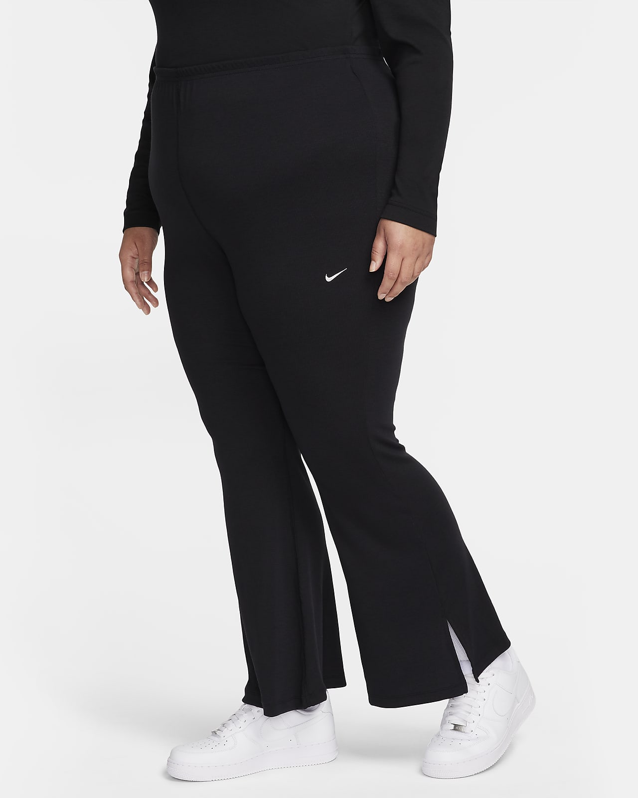 Γυναικείο κολάν σε εφαρμοστή γραμμή με διακριτική ριμπ ύφανση και μπατζάκια που φαρδαίνουν προς τα κάτω Nike Sportswear Chill Knit (μεγάλα μεγέθη)