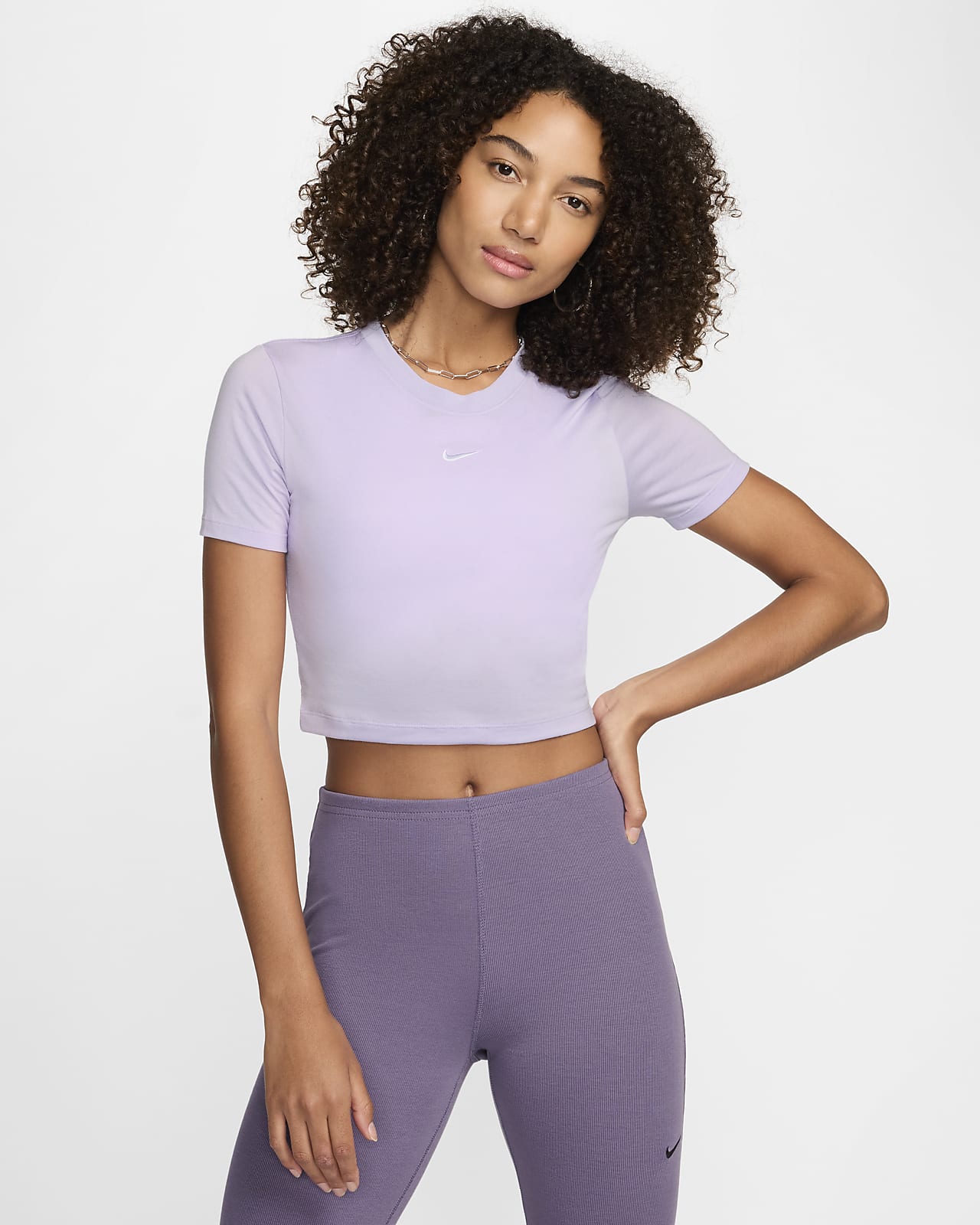 Nike Sportswear Essential Dar Kesimli Crop Kadın Tişörtü