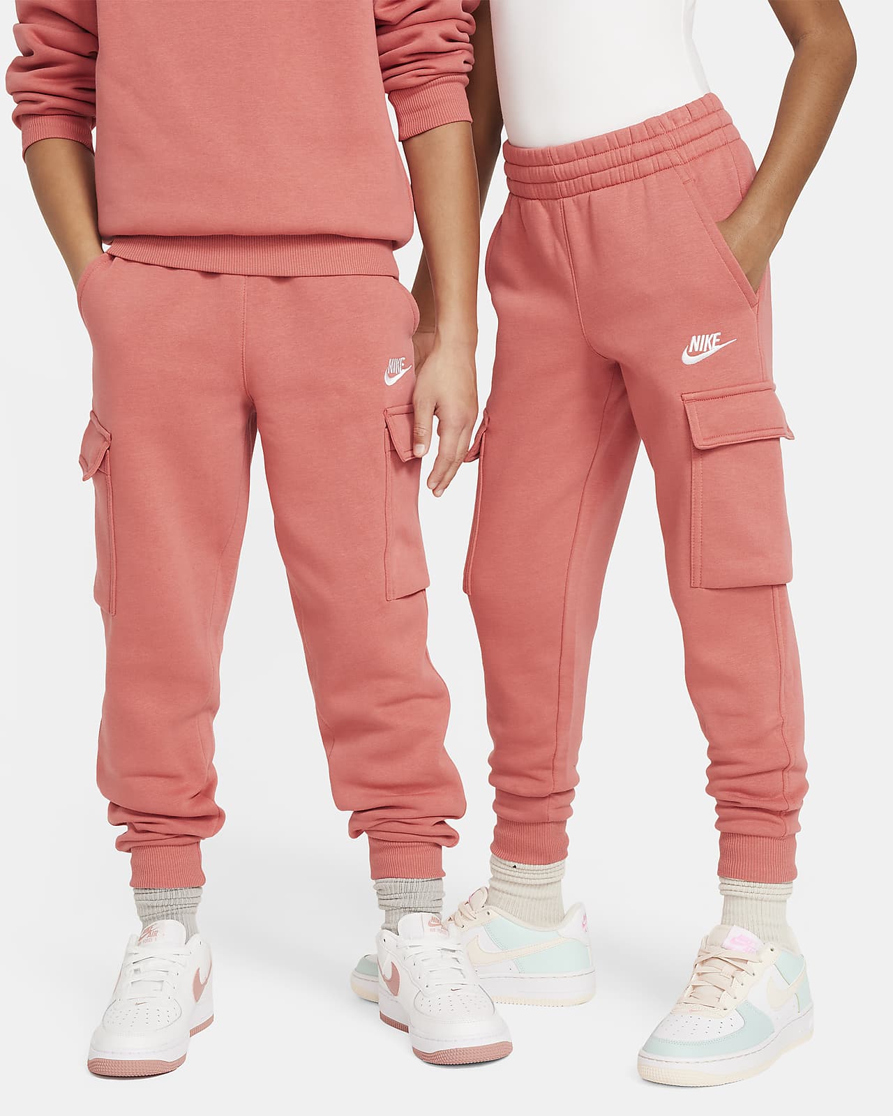 Pants cargo para niños talla grande Nike Sportswear Club Fleece