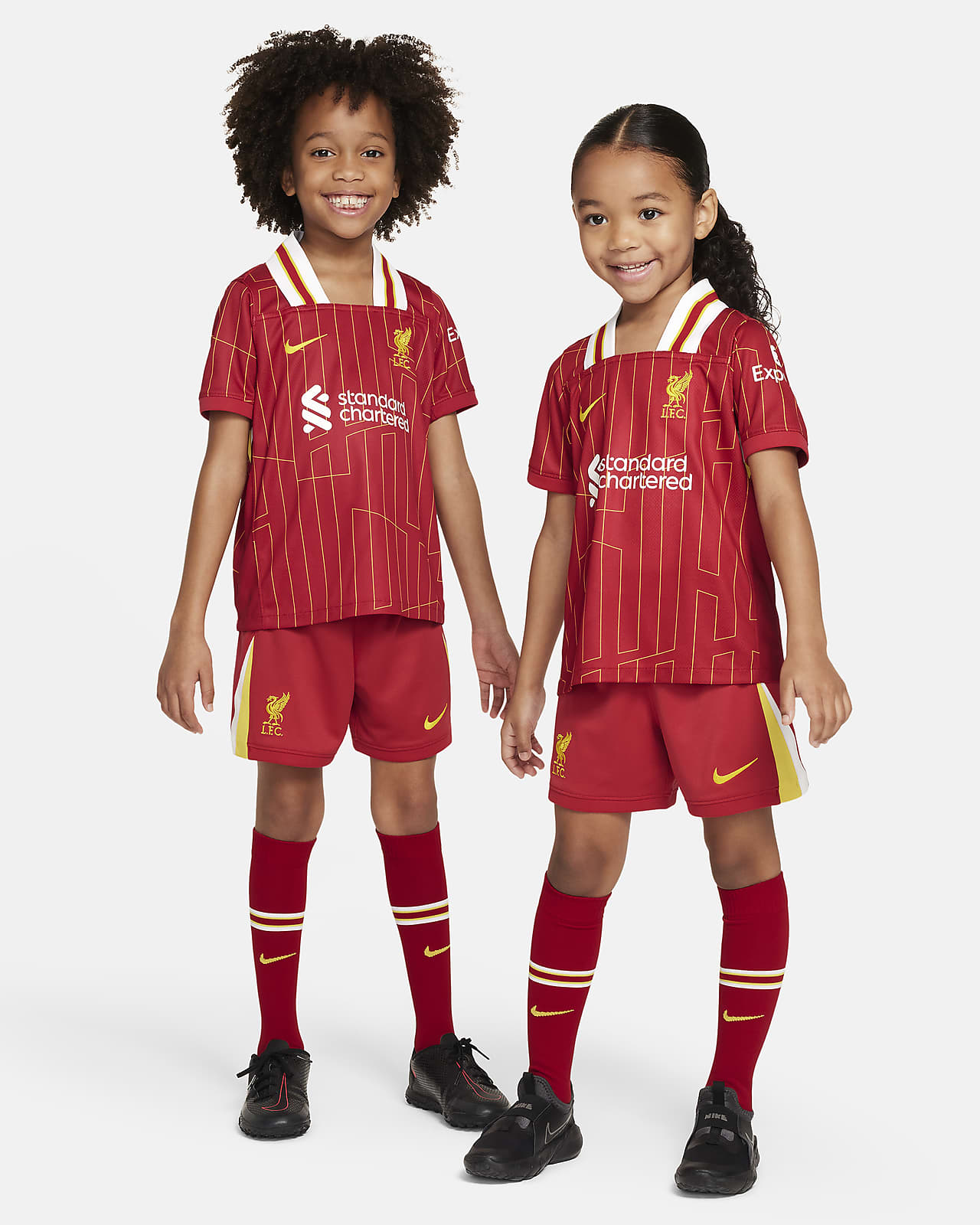 Replika fotbalové 3dílné soupravy Nike Liverpool FC Stadium 2024 pro malé děti, domácí