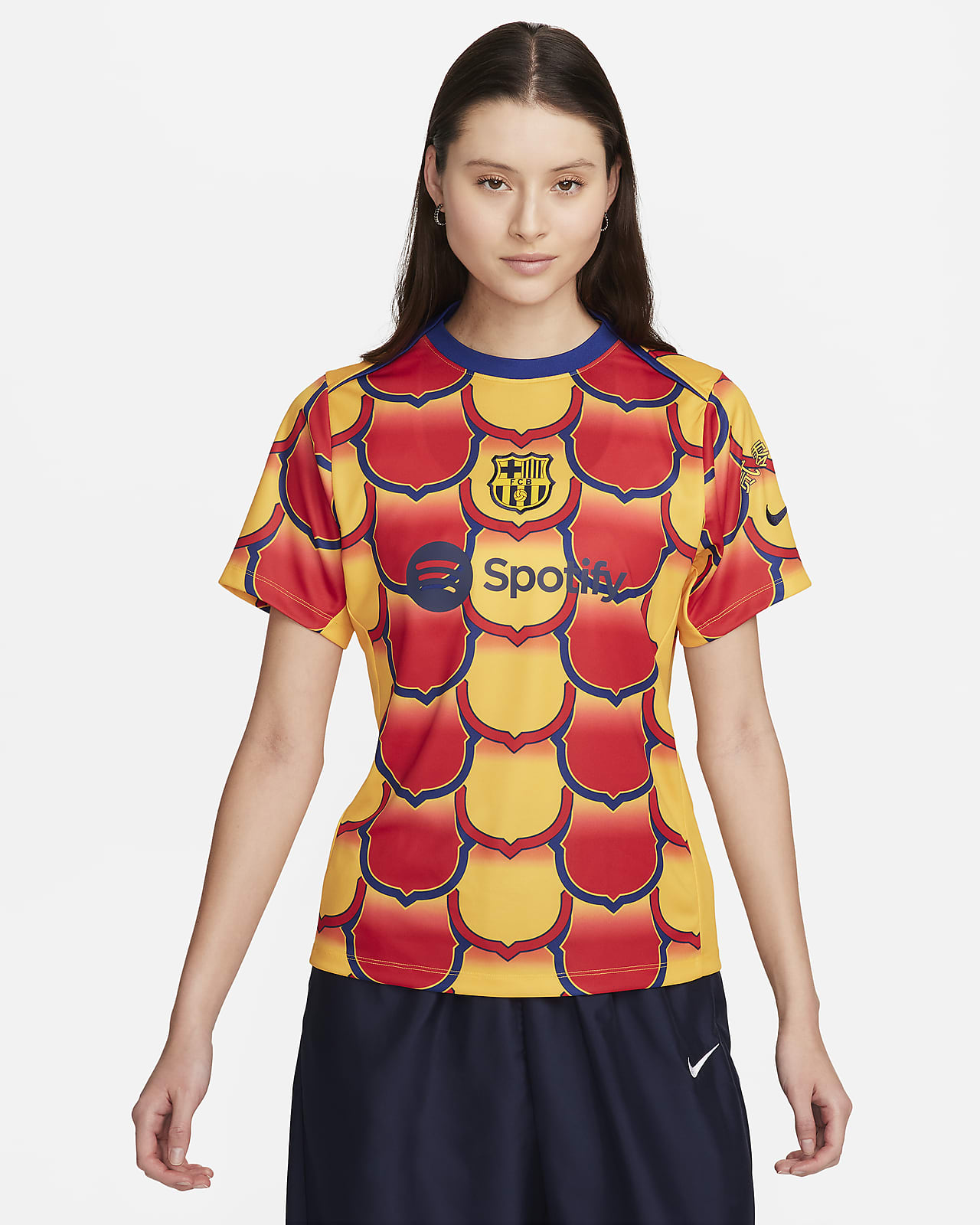 Playera de fútbol Nike Dri-FIT para antes del partido para mujer FC Barcelona Academy Pro