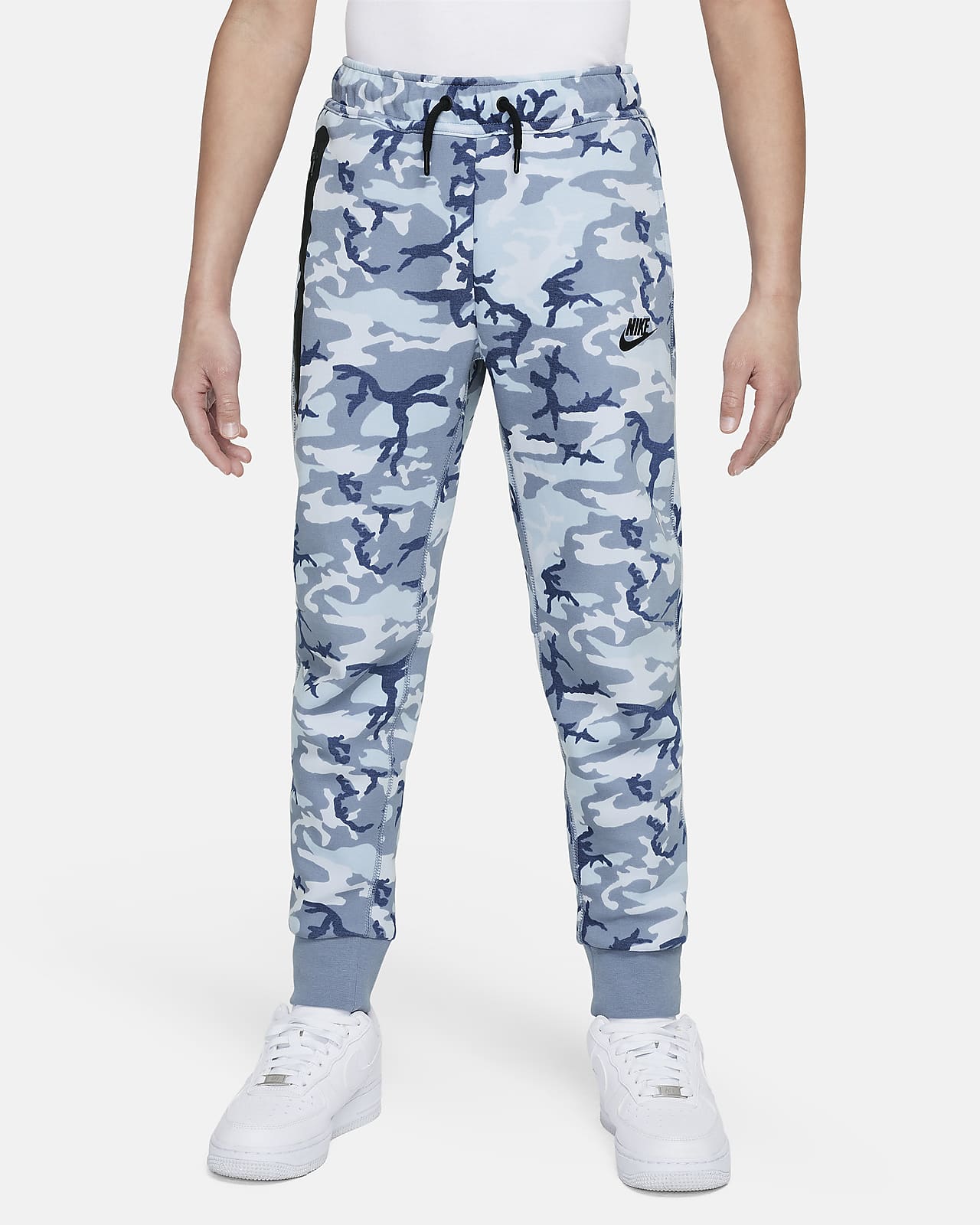 Παντελόνι φόρμας με μοτίβο παραλλαγής Nike Sportswear Tech Fleece για μεγάλα αγόρια