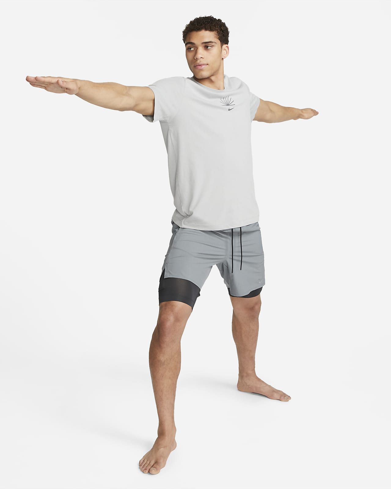 Ofodrade mångsidiga 2-i-1-shorts Nike Unlimited Dri-FIT 18 cm för män