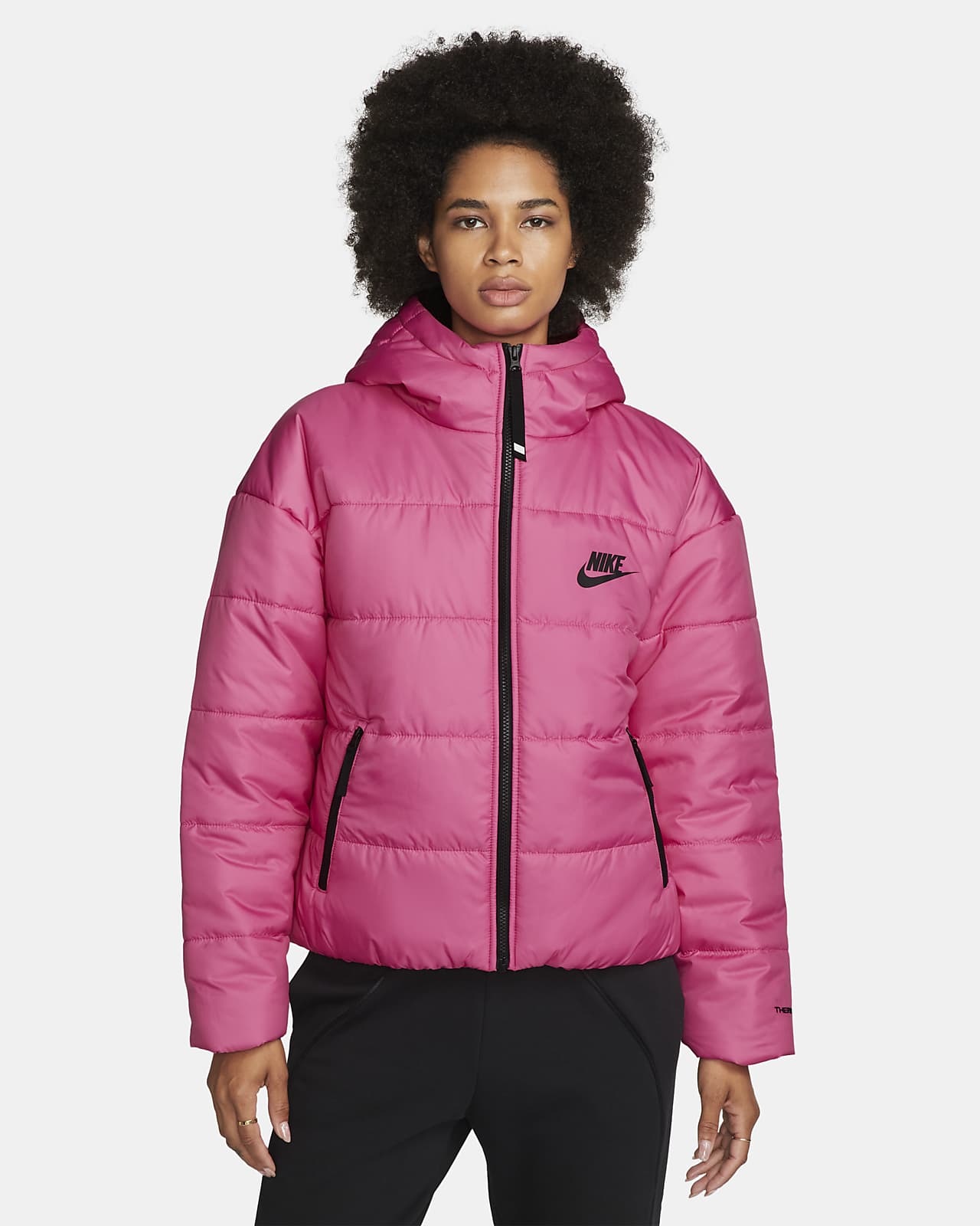Nike Sportswear Therma-FIT Repel-jakke med syntetisk fyld og hætte til kvinder