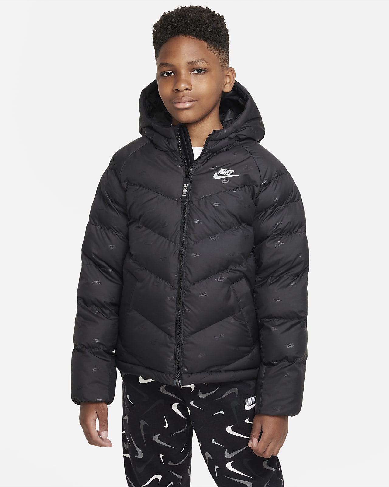 Bunda s kapucí a syntetickou výplní Nike Sportswear pro větší děti