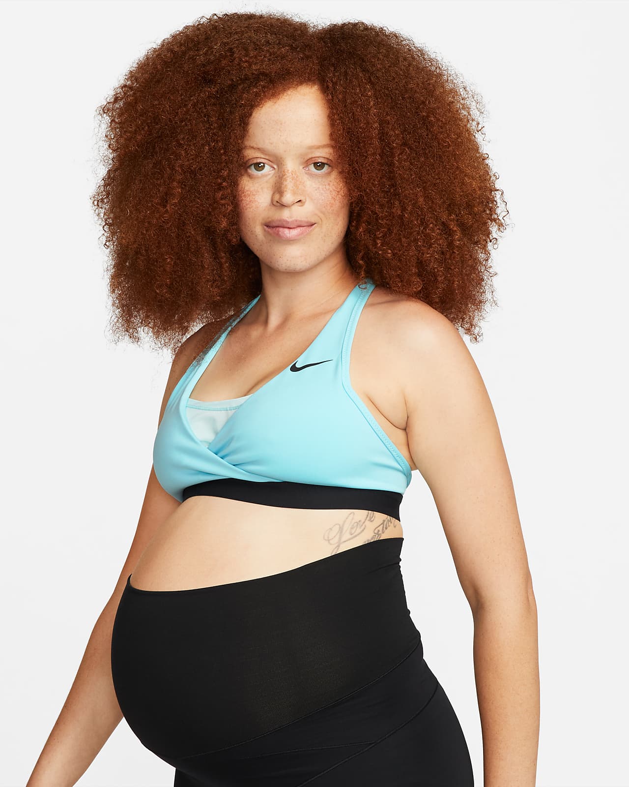 Bra deportivo con almohadillas de media sujeción para mujer Nike Swoosh (M) (maternidad)