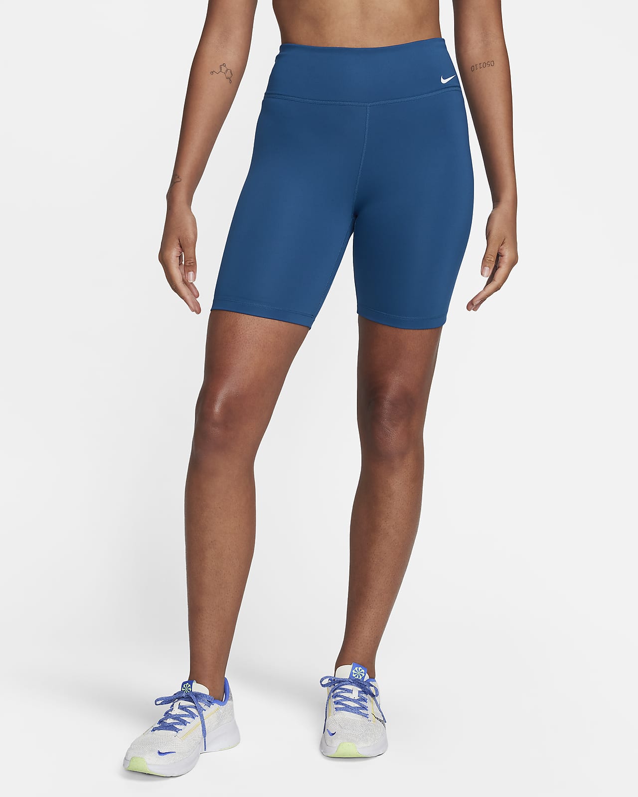Shorts modello ciclista a vita media 18 cm Nike One – Donna