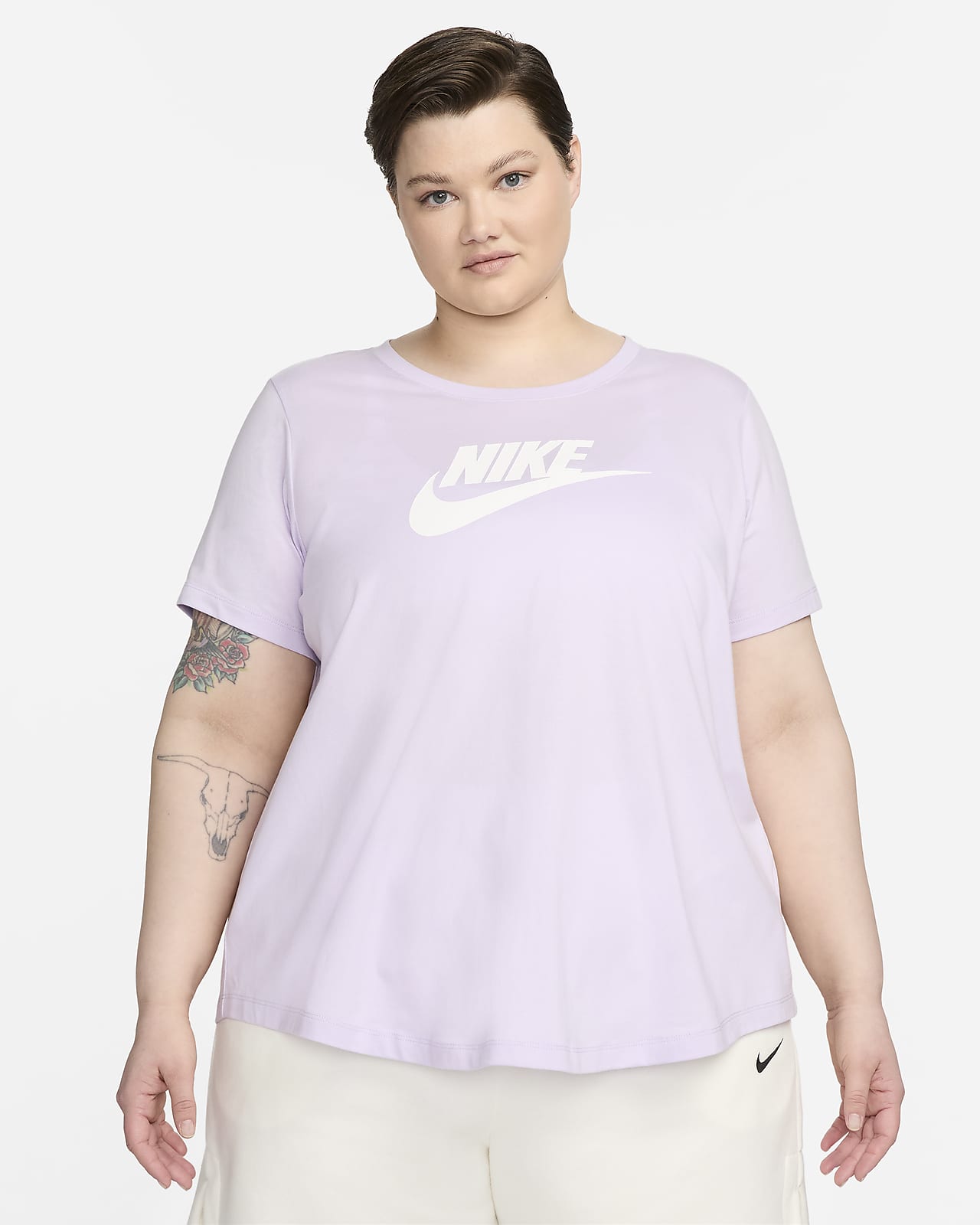 Playera con logotipo talla grande para mujer Nike Sportswear Essentials