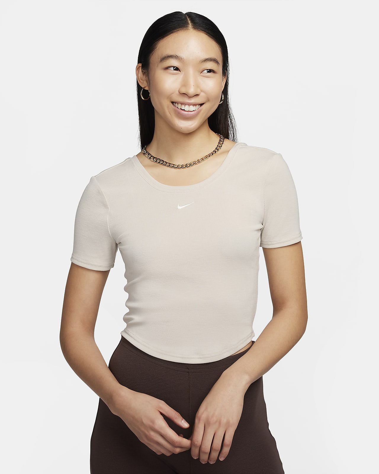 Playera de manga corta de tela de minicanalé ajustada con espalda redonda para mujer Nike Sportswear Chill Knit