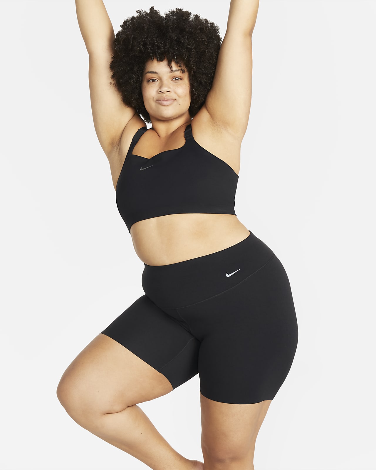 Nike Zenvy sykkelhorts med lett støtte og høyt liv til dame (20 cm) (Plus Size)