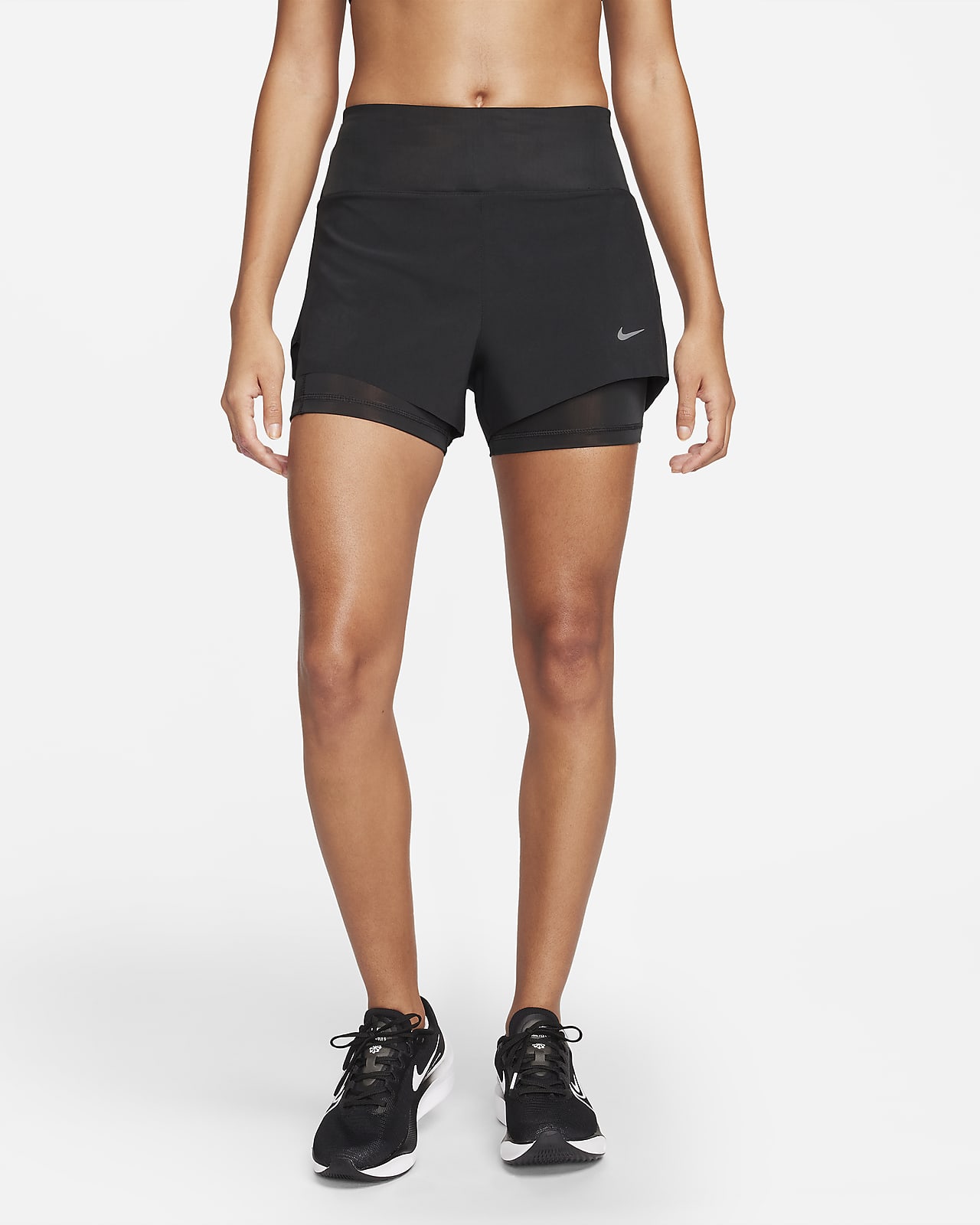 Dámské 8cm běžecké kraťasy Nike Dri-FIT Swift 2 v 1 se středně vysokým pasem a kapsami