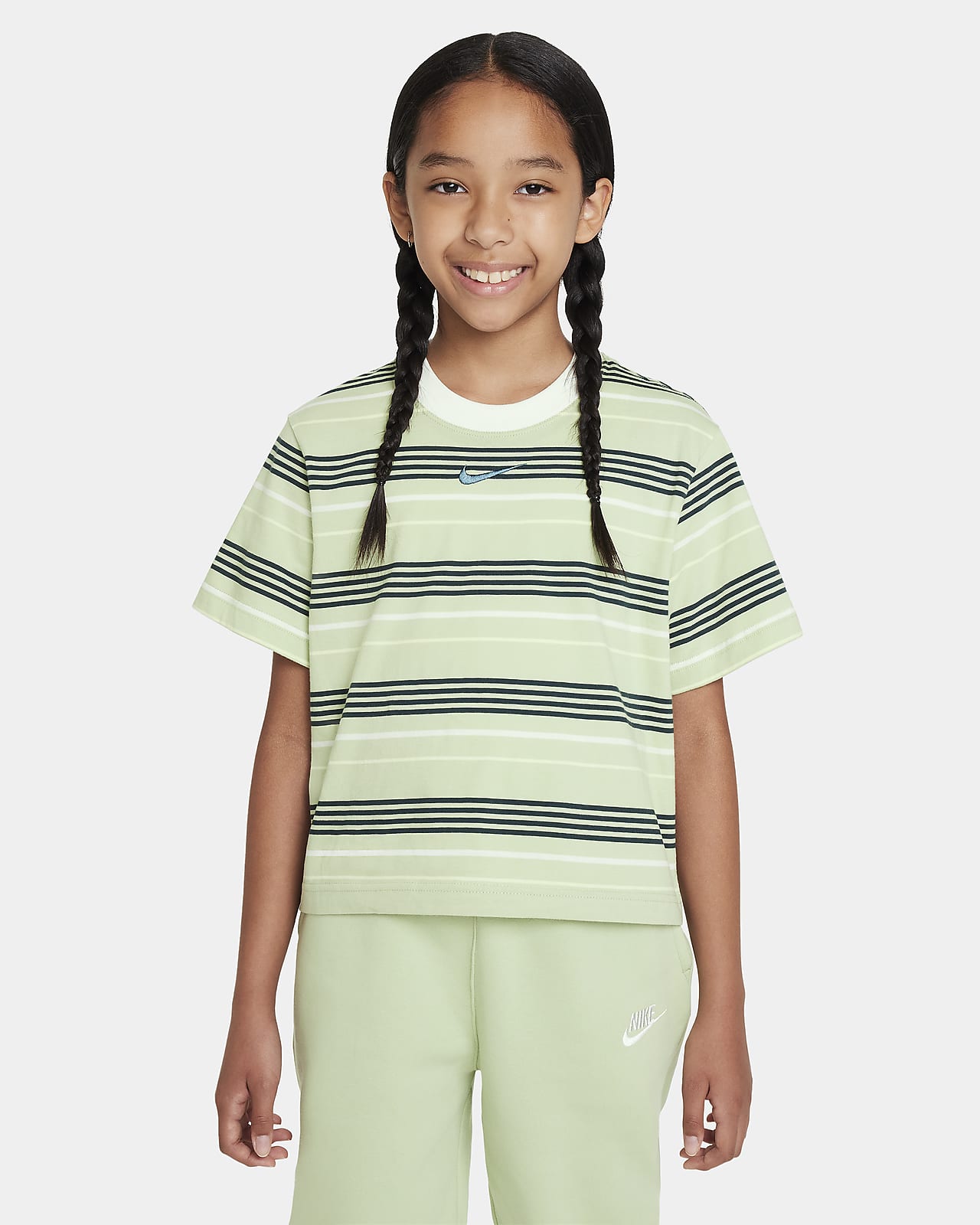 Playera de corte cuadrado para niña talla grande Nike Sportswear Essentials+