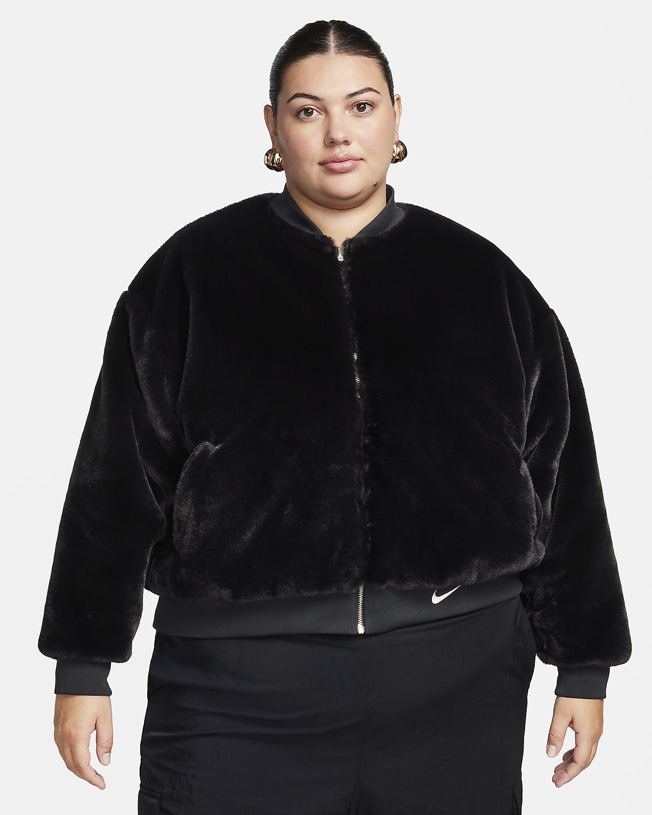 Γυναικείο τζάκετ bomber διπλής όψης από απομίμηση γούνας Nike Sportswear (μεγάλα μεγέθη)