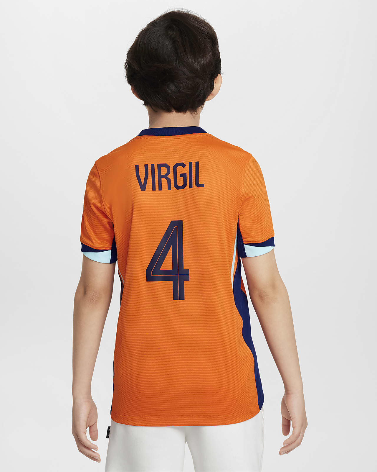 Replika domácího fotbalového dresu Nike Dri-FIT Virgil van Dijk Nizozemsko (mužský tým) Stadium 2024/25 pro větší děti
