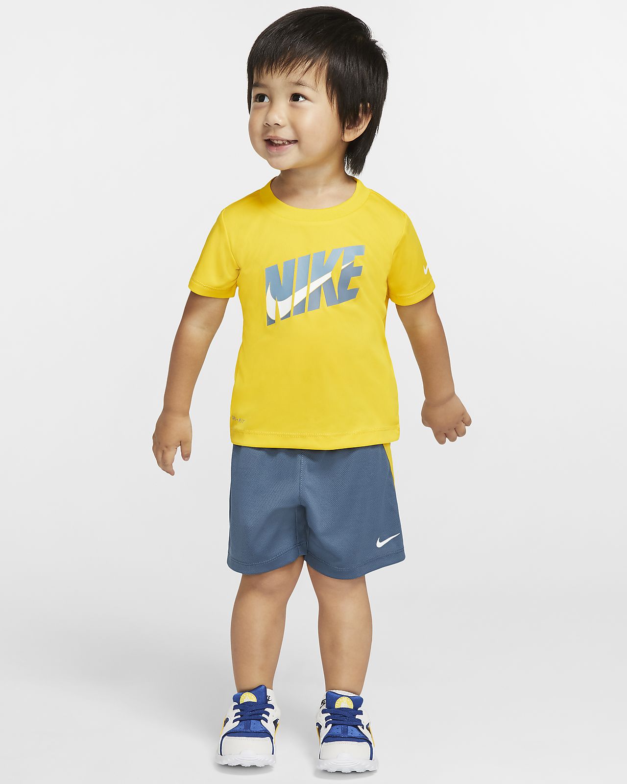 baby nike shorts and shirt