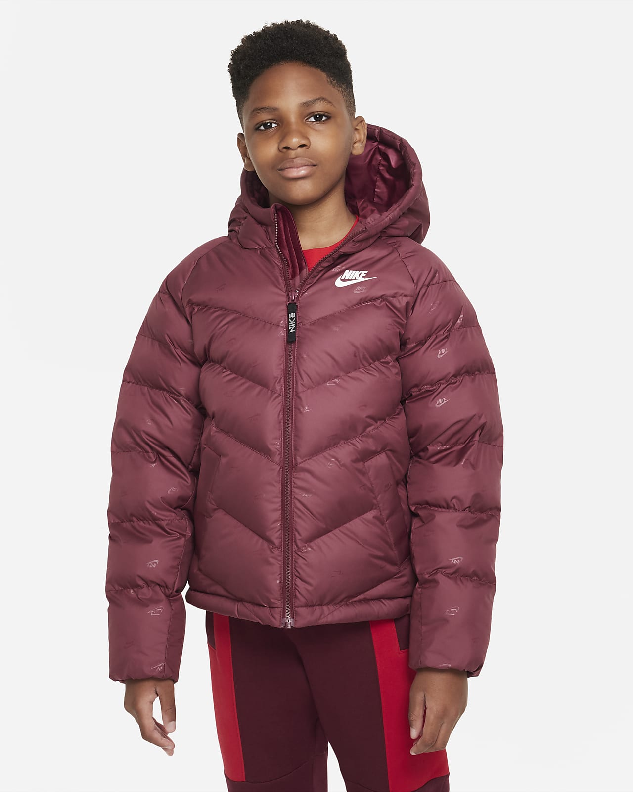 Nike Sportswear jakke med hette og syntetisk fyll til store barn