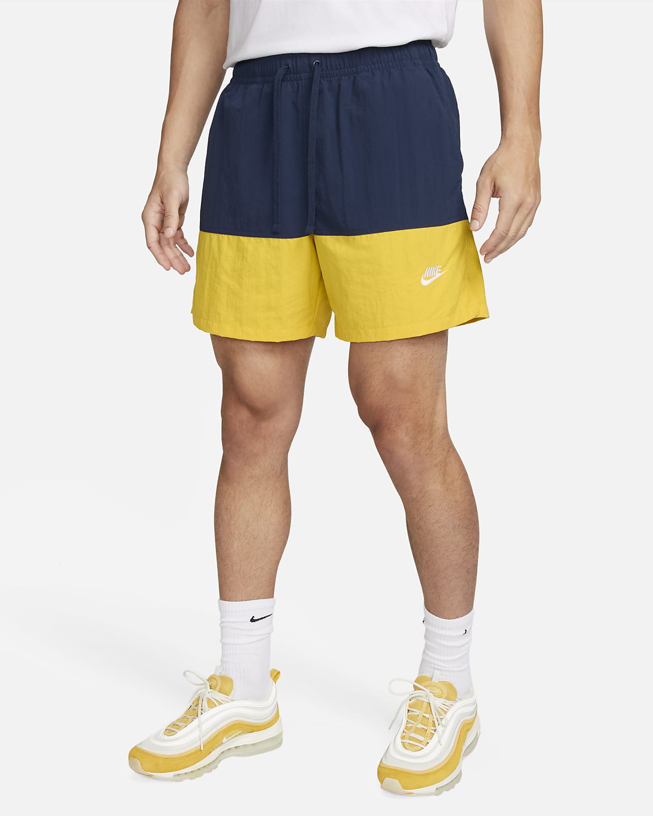 Nike Club Dokuma Renk Bloklu Şort
