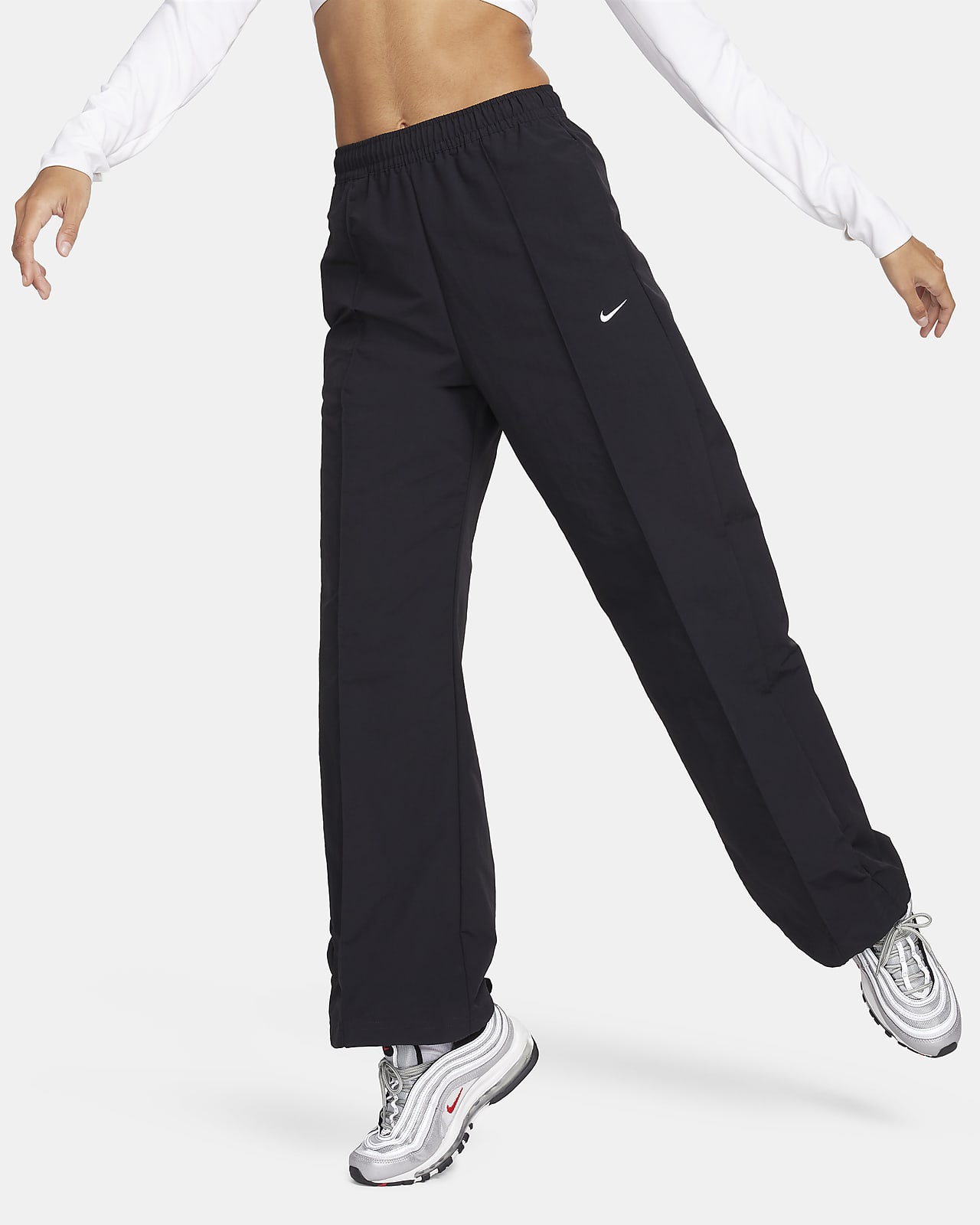 Byxor Nike Sportswear Everything Wovens med mellanhög midja och vid fåll för kvinnor