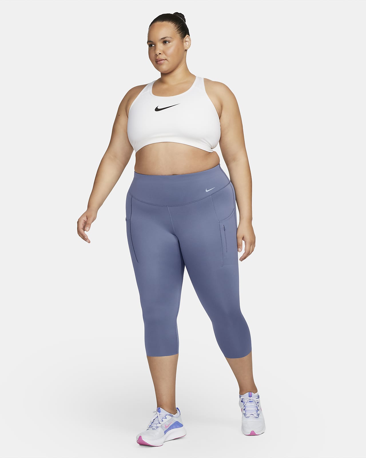 Leggings cropped de tiro alto y sujeción firme con bolsillos para mujer Nike Go (talla grande)