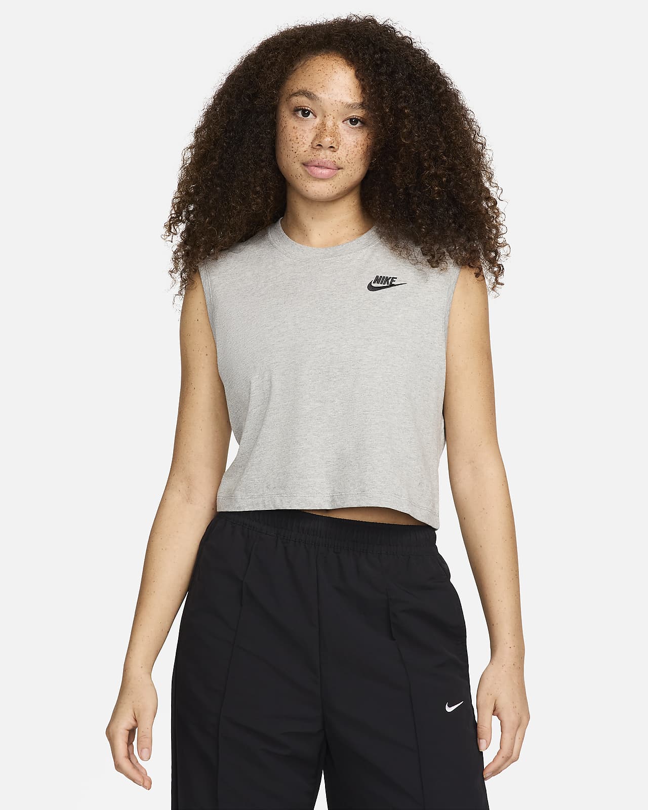 Playera cropped sin mangas para mujer Nike Sportswear Club