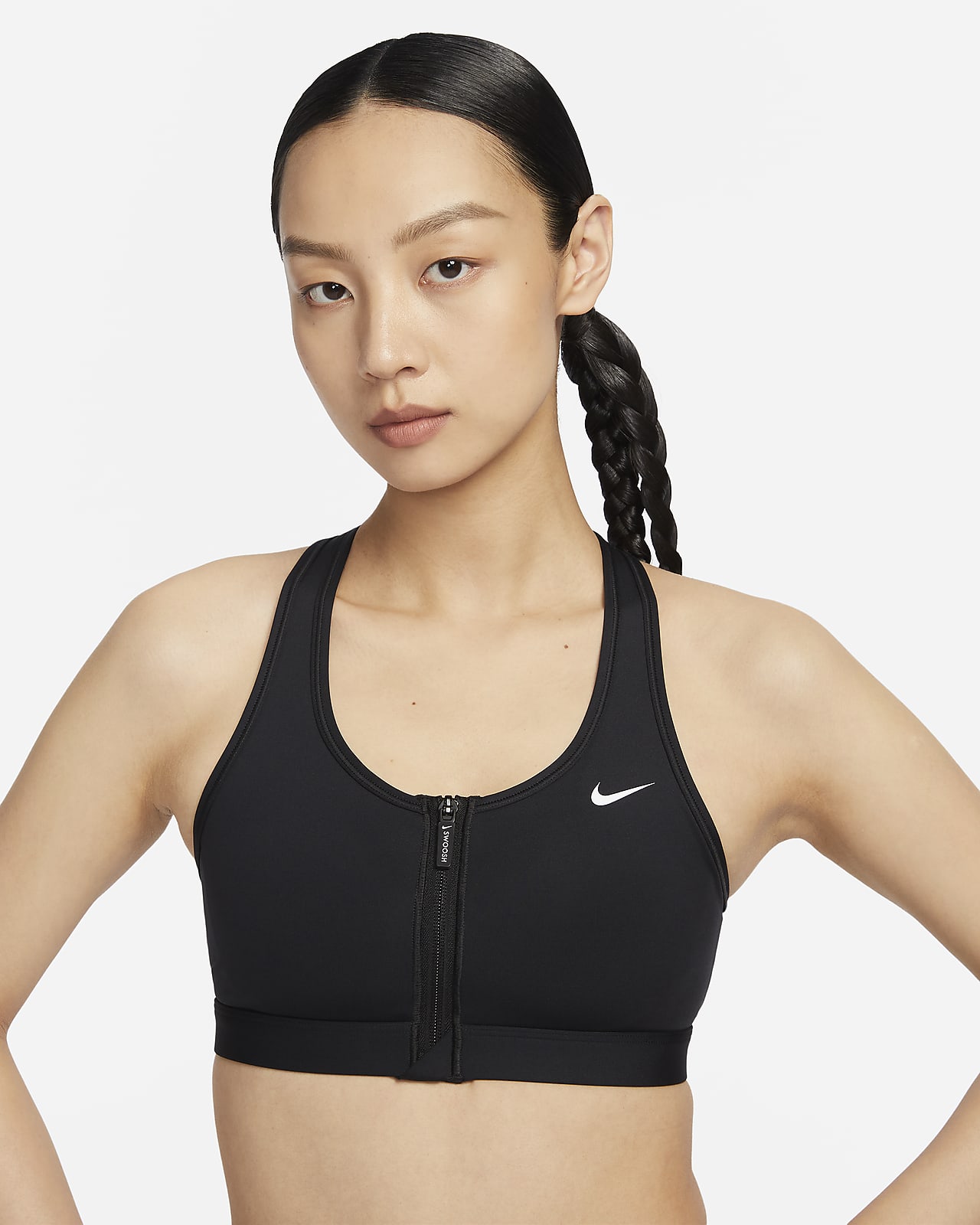 สปอร์ตบราผู้หญิงซัพพอร์ตระดับกลางเสริมฟองน้ำ Nike Swoosh Front Zip