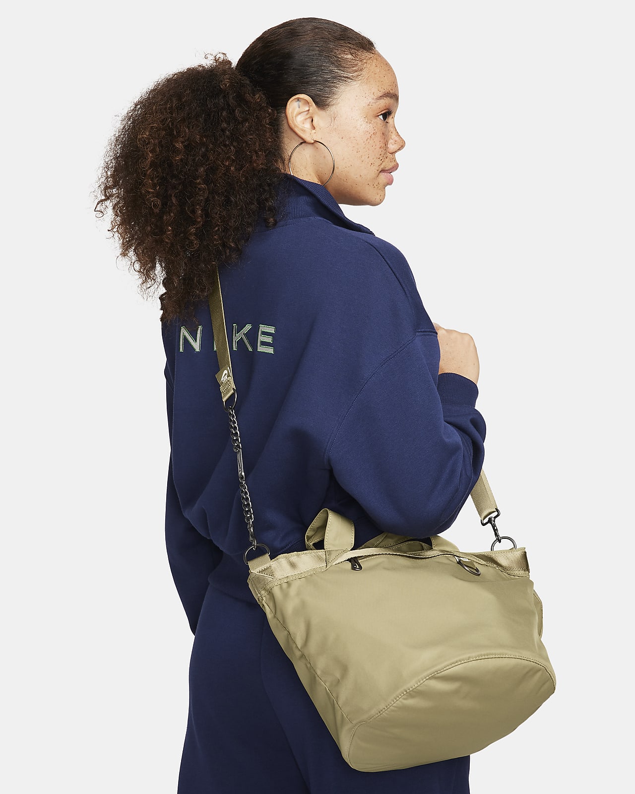 กระเป๋าสะพายผู้หญิง Nike Sportswear Futura Luxe (10 ล.)