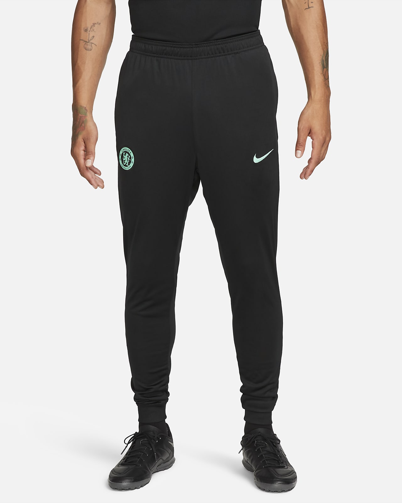 Męskie dresowe spodnie piłkarskie Nike Dri-FIT Chelsea F.C. Strike (wersja trzecia)