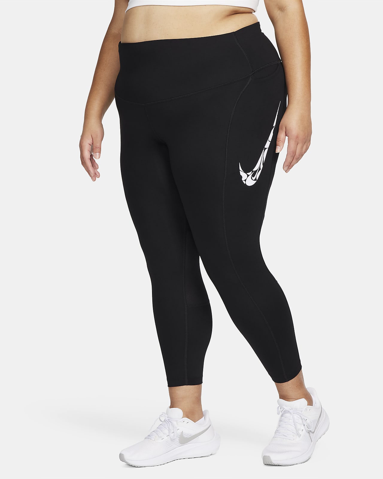 Nike Fast løpeleggings i 7/8 lengde med lommer og mellomhøyt liv til dame (Plus Size)
