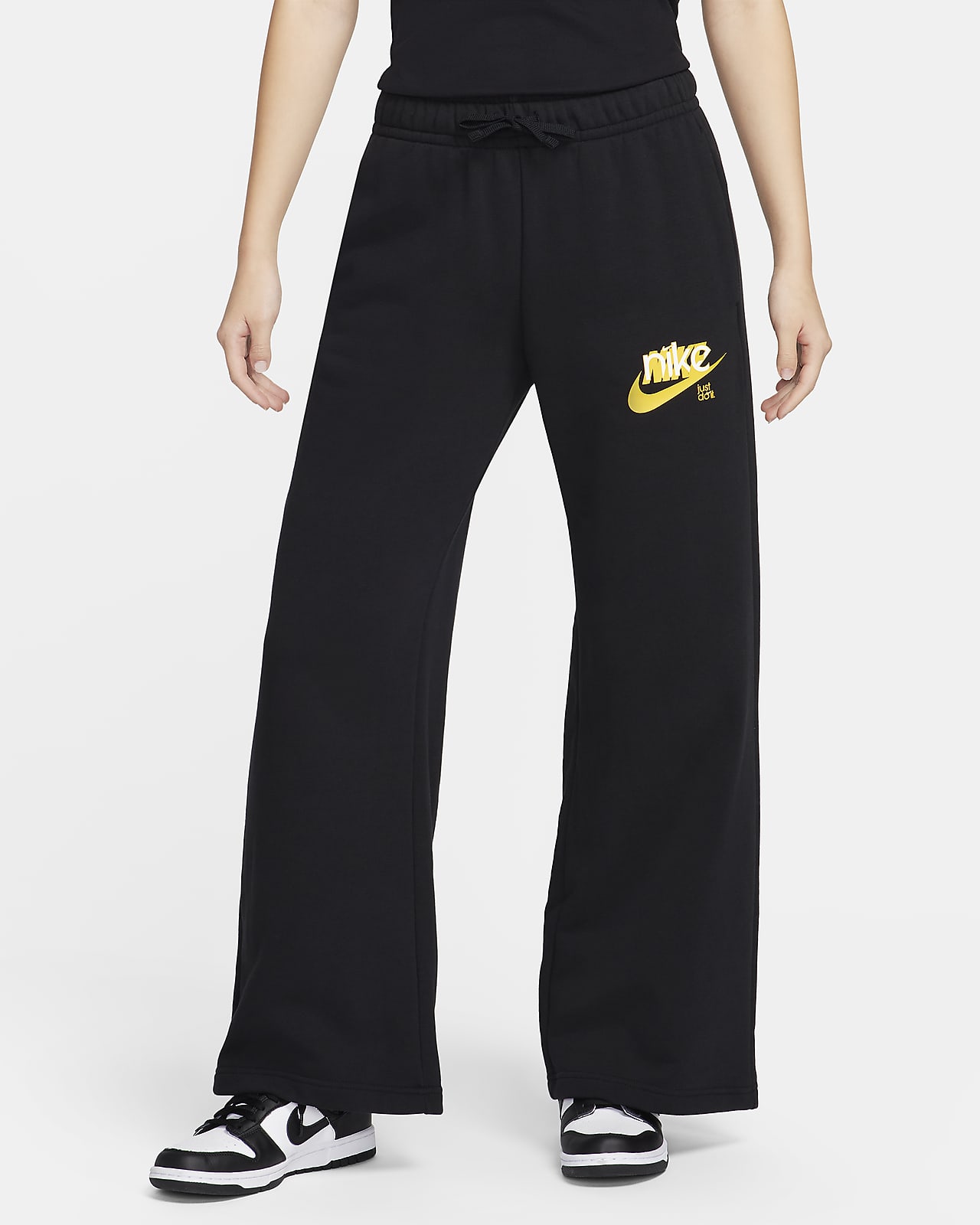 กางเกงขายาวผ้าเฟรนช์เทรีทรงขากว้างเอวปานกลางมีกราฟิกผู้หญิง Nike Sportswear Club Fleece