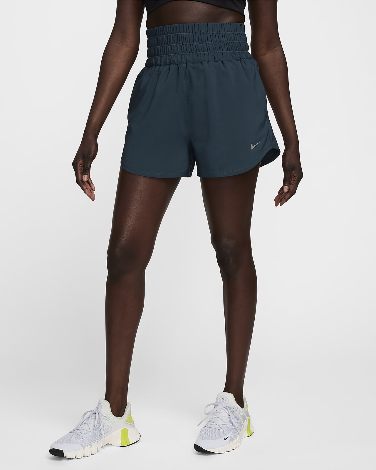 Nike One Dri-FIT Shorts mit Futter und besonders hohem Taillenbund für Damen (ca. 7,5 cm)