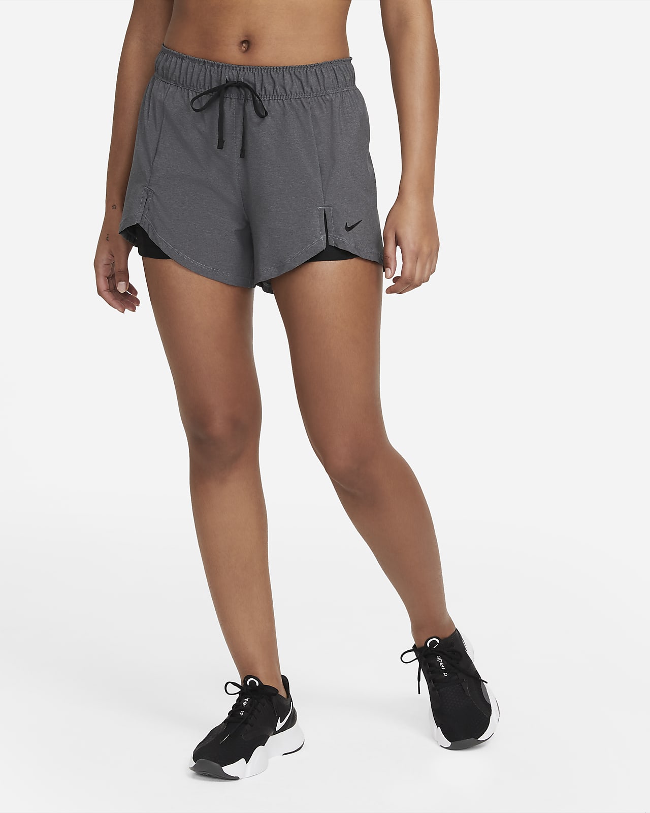 กางเกงเทรนนิ่งขาสั้นผู้หญิง Nike Flex Essential 2-in-1