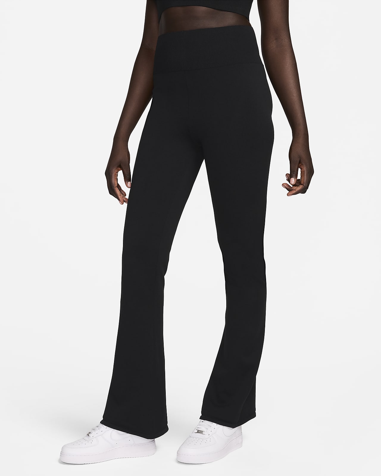 Γυναικείο ψηλόμεσο εφαρμοστό παντελόνι φόρμας με μπατζάκια που φαρδαίνουν προς τα κάτω Nike Sportswear Chill Knit