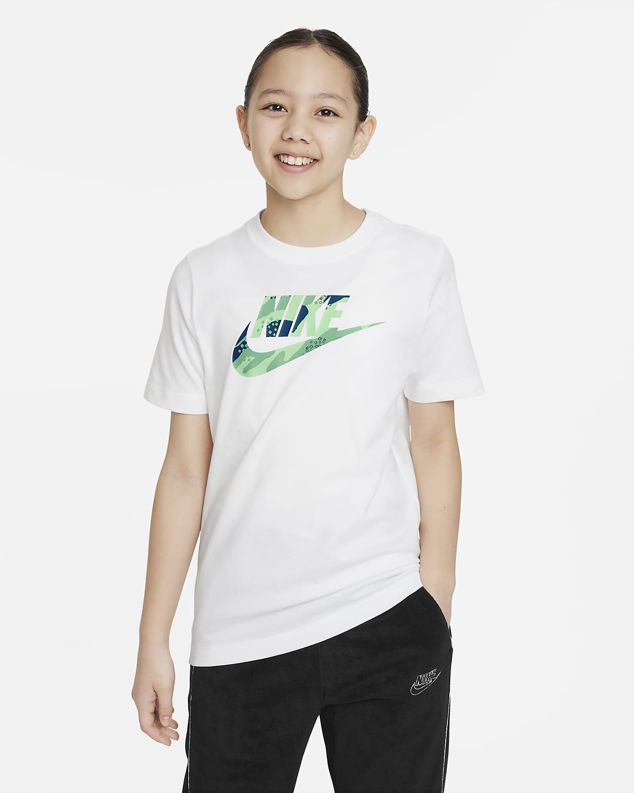 Playera para niños talla grande Nike Sportswear