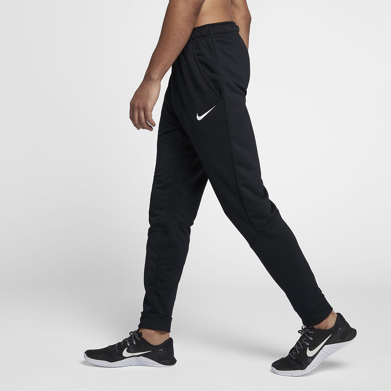 Nike DriFIT Men�s Tapered Fleece Training Pants.