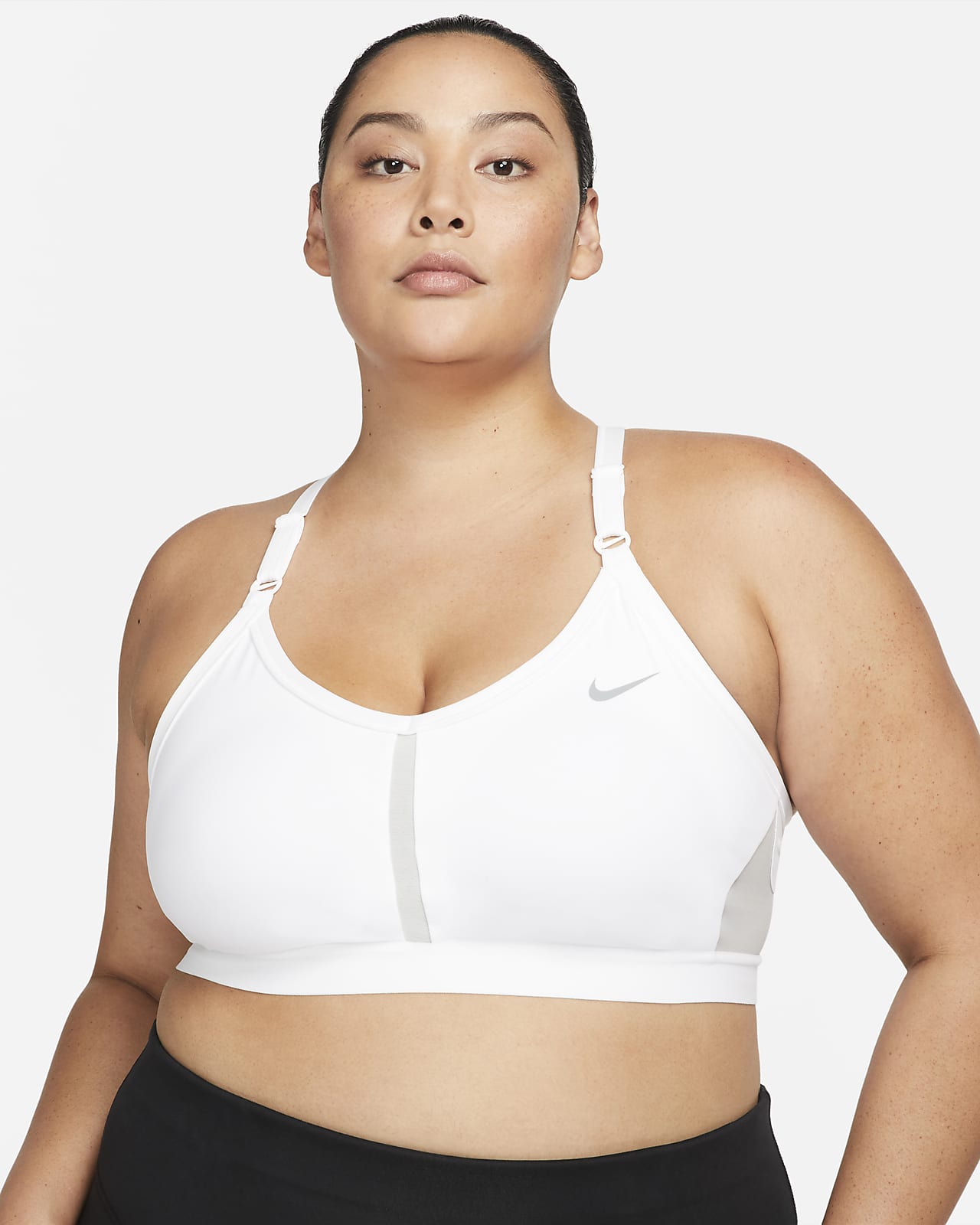 Nike Indy sports-BH med V-hals og lett støtte til dame (Plus Size)