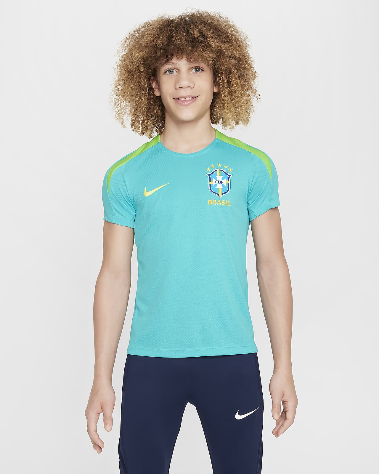 Playera de fútbol de manga corta de tejido Knit Nike Dri-FIT para niños talla grande de Brasil Strike