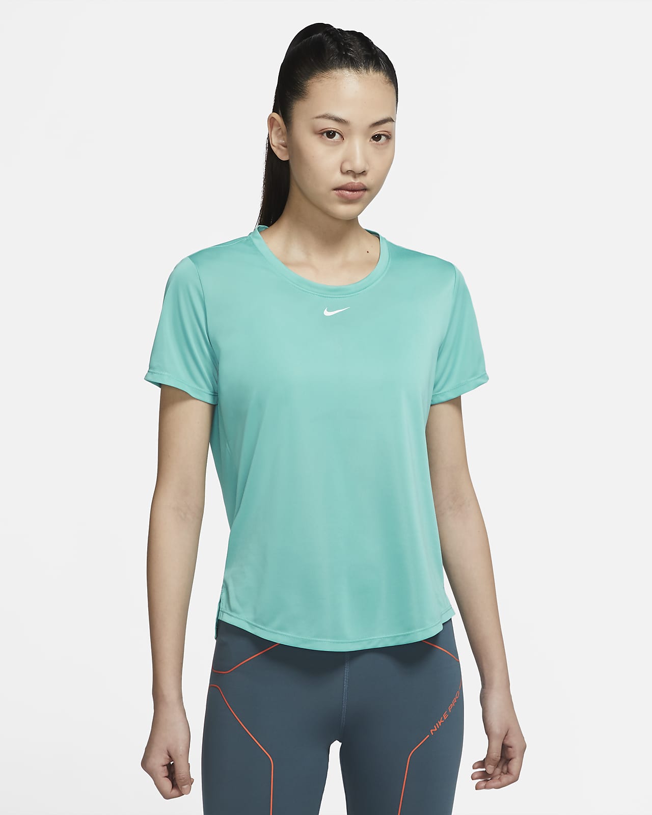เสื้อยืดแขนสั้นทรงมาตรฐานผู้หญิง Nike Dri-FIT One