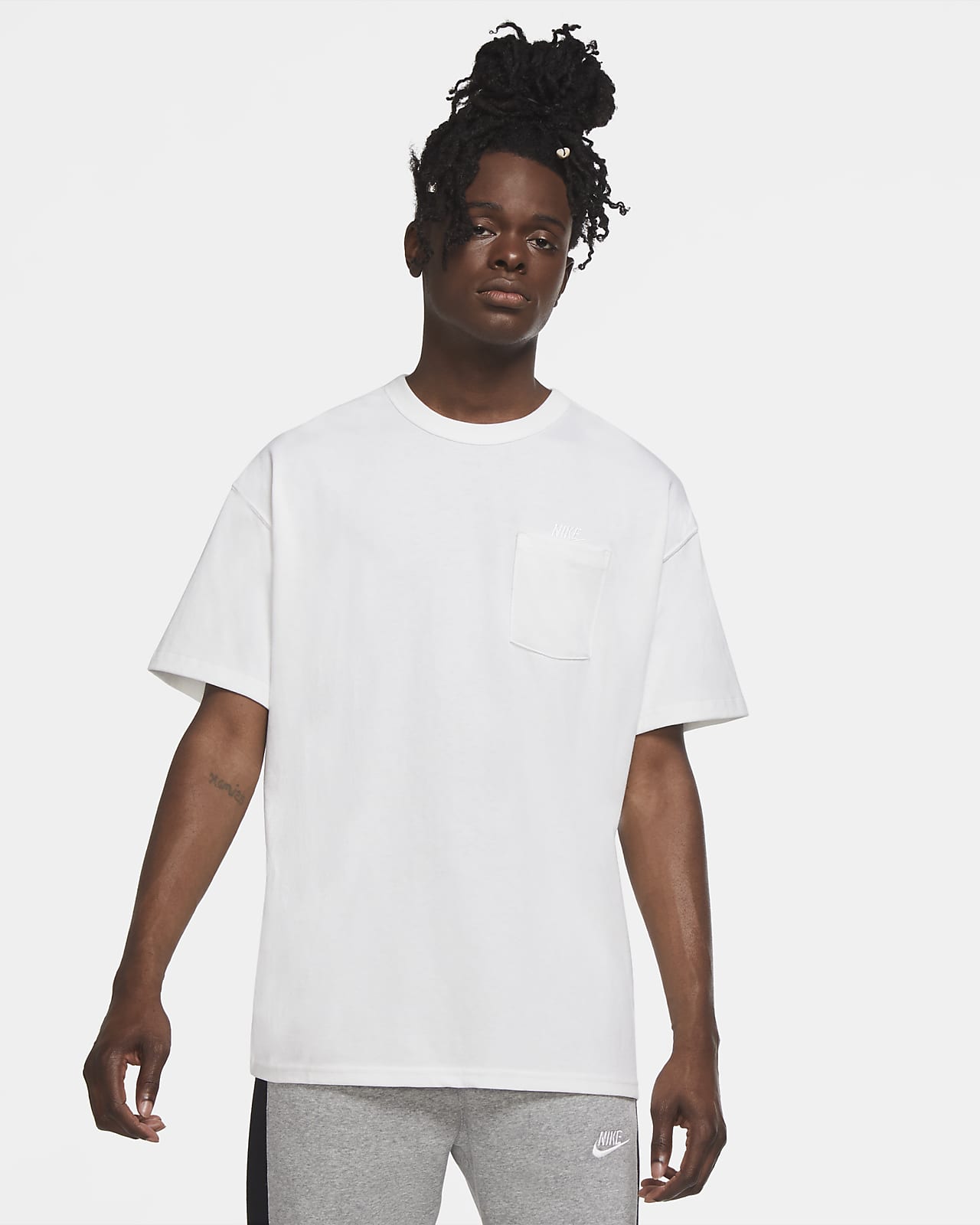 Nike Sportswear Premium Essentials Men's Pocket T-Shirt. Nike SA